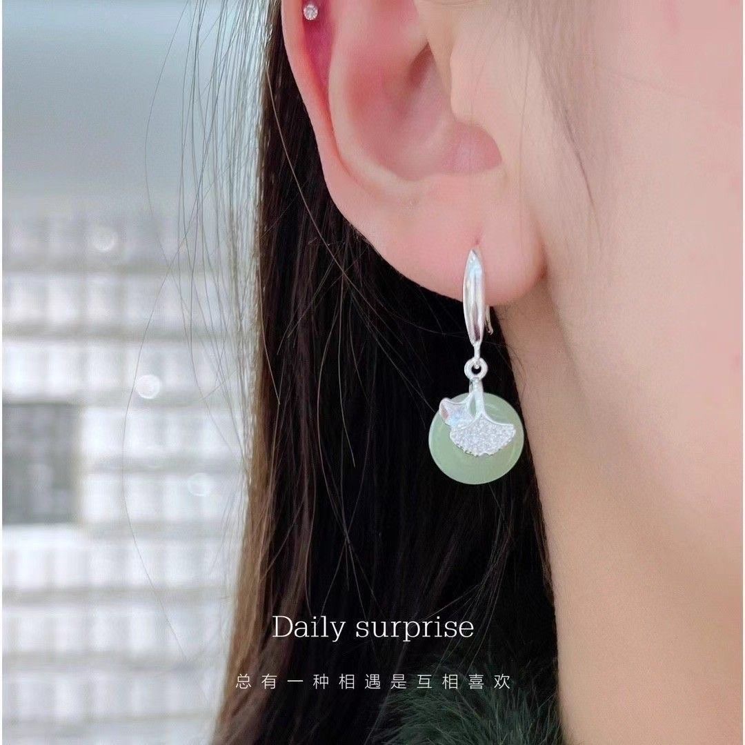Chinese-style high-end peace pendant, ginkgo leaf gift for mom, pure silver earrings, new best-selling and niche women's earrings detail image 3