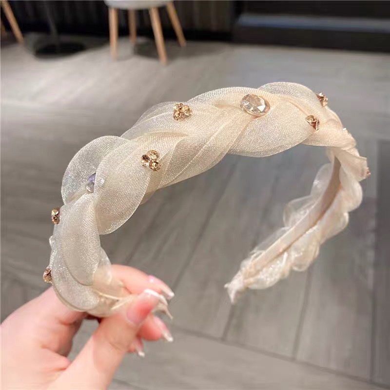 【 Original Version 】 New Korean-style hair accessory, mesh braided hairband, fairy-like wide edge rhinestone headband, high top hair accessory Application Scenario