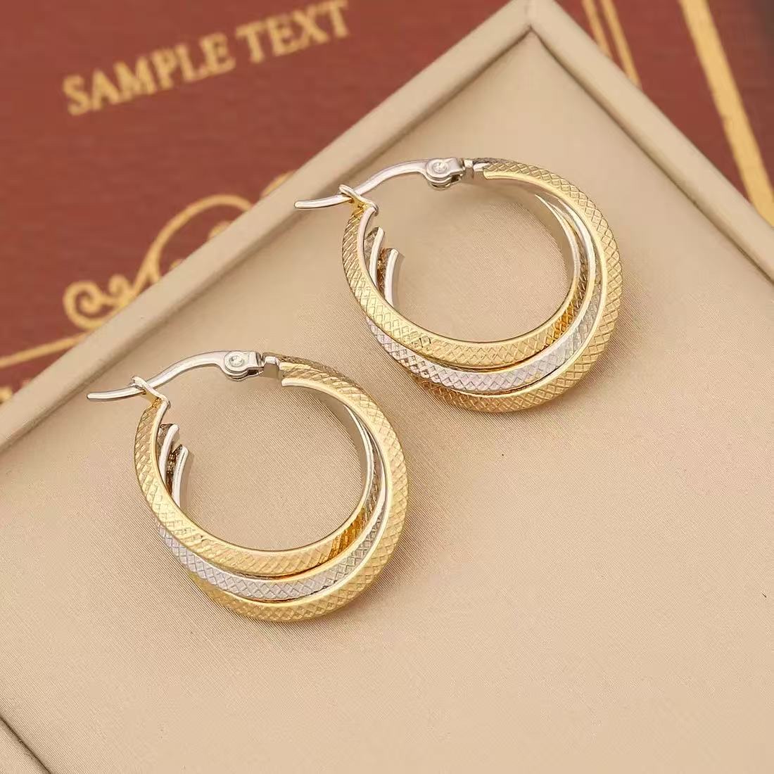 Rice bead ear clips, fashionable earrings, simple women's accessories, design sense earrings