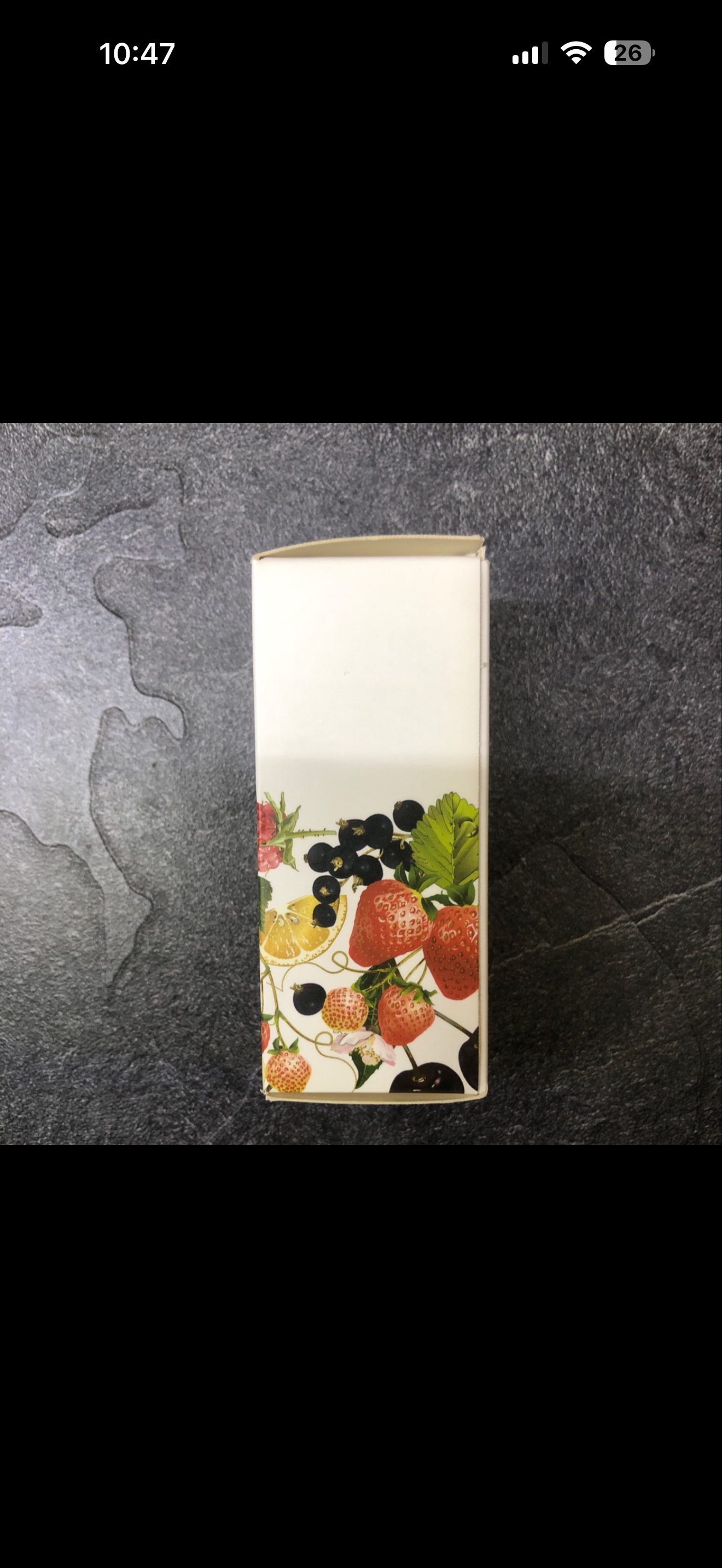 香薰车载不必纠结前中后调的复杂变幻，它只想纯粹地还原你记忆里的那一抹安心。或许是雨后森林的清冽，或许是晒过太阳的棉布气息。在呼吸之间，卸下防备与疲惫，把空间慢慢浸润成你喜欢的样子。
简单置换，环保不浪费。让香气延续，让好心情也延续。细节图