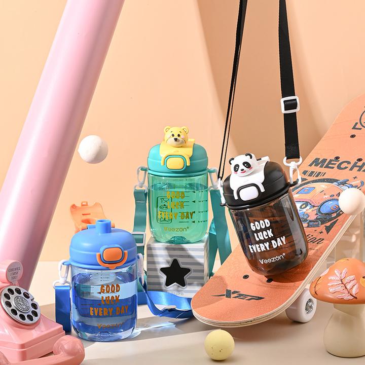 Cartoon diagonal cross children's straw cup Plastic water cup 180ml cute leak-proof portable cup Specification image