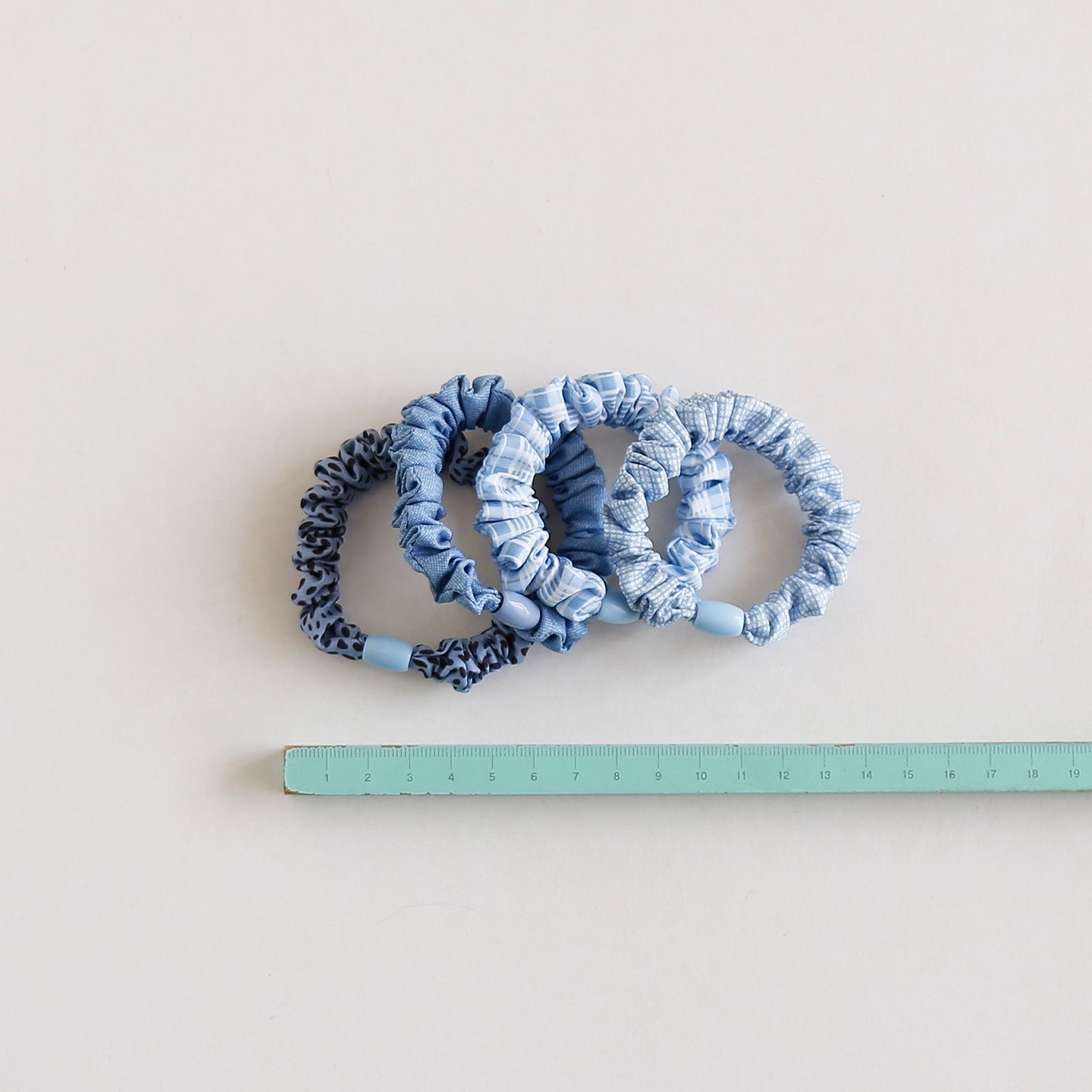 Four pieces in a pack! Simple checkered fabric hair bands, small intestine bands, high-elasticity leather band hair ties, daily sweet hair ties Item Picture