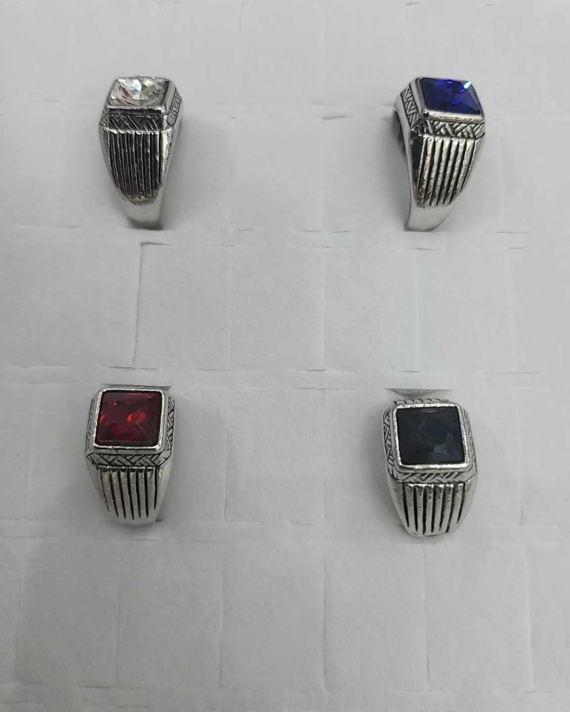 1pc，高级感ins发货风复古戒指，亮面保色高级定制款。锆石亮面结合。适合女士男士佩戴，节日礼物，日常佩戴。