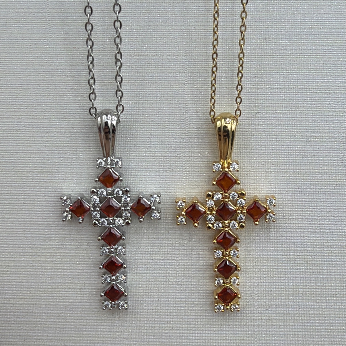 跨境速卖通热卖十字架项链女高级感百搭轻奢彩锆石吊坠钛钢锁骨链细节图