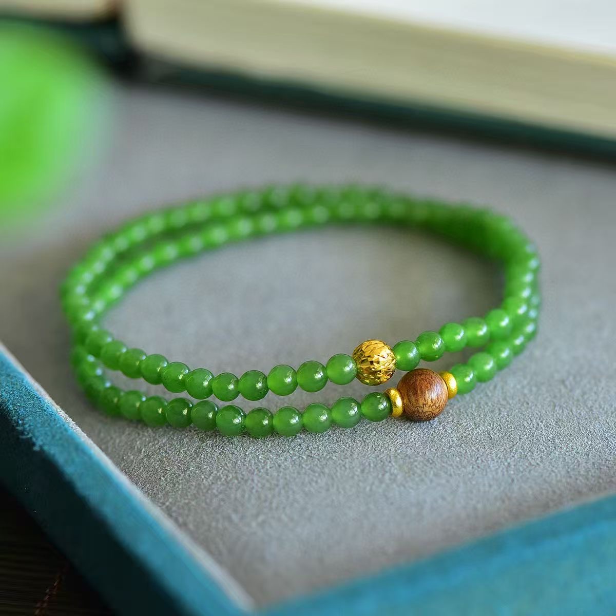 Hetian jade bracelet, women's millet beads, spinach green single-ring bracelet, jade light luxury, niche beaded bracelet Application Scenario