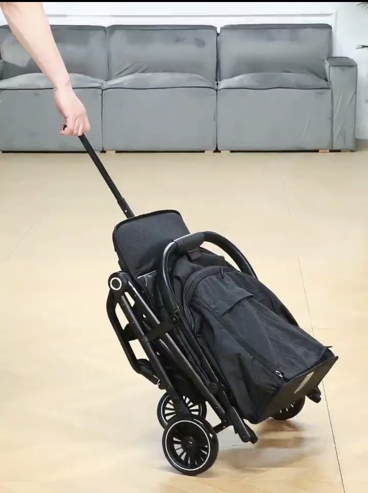 单手折叠轻便推车，框架结实，折叠小巧，折叠后可拉行