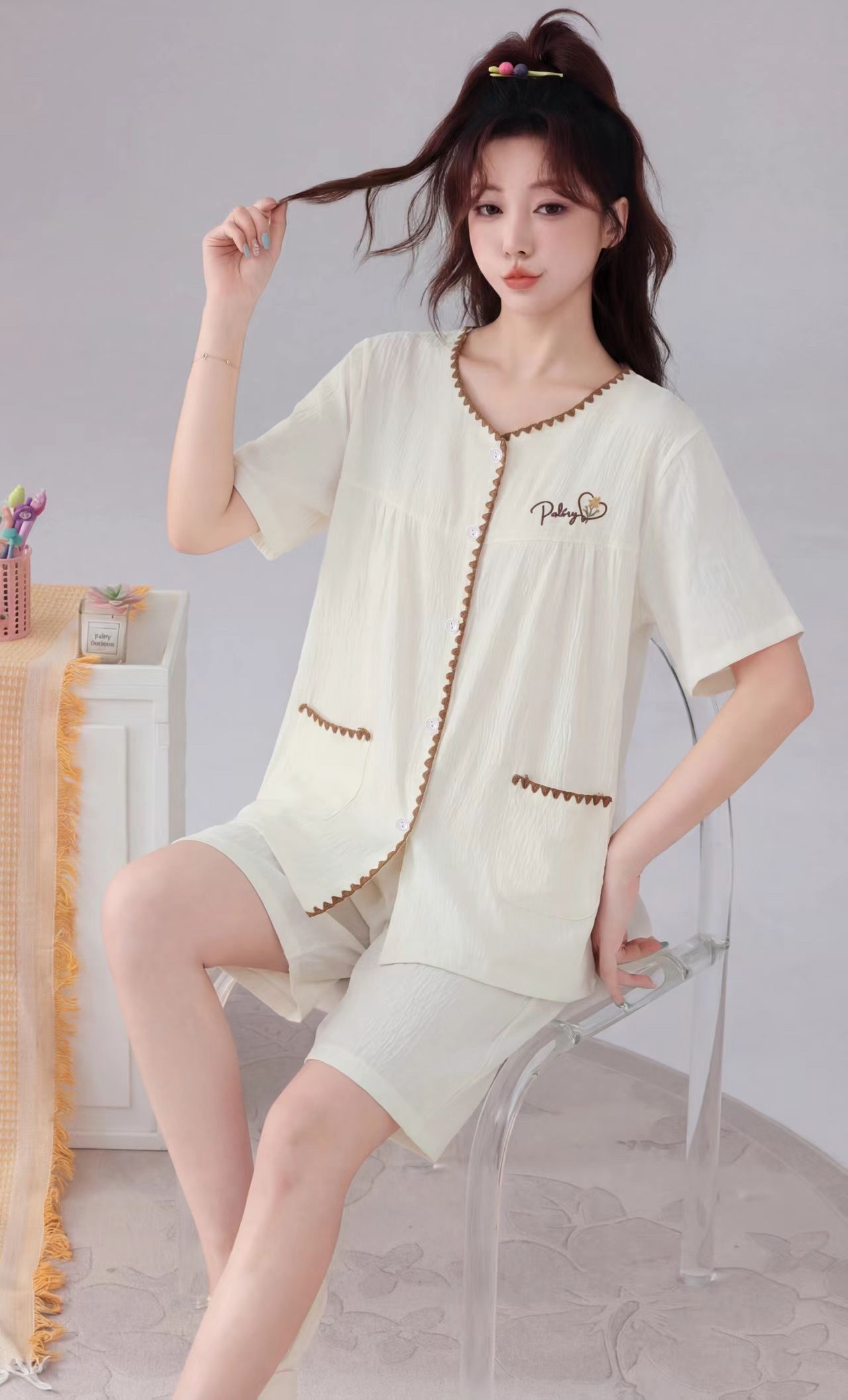 Comfortable and breathable pajamas for home and casual wear detail image 8