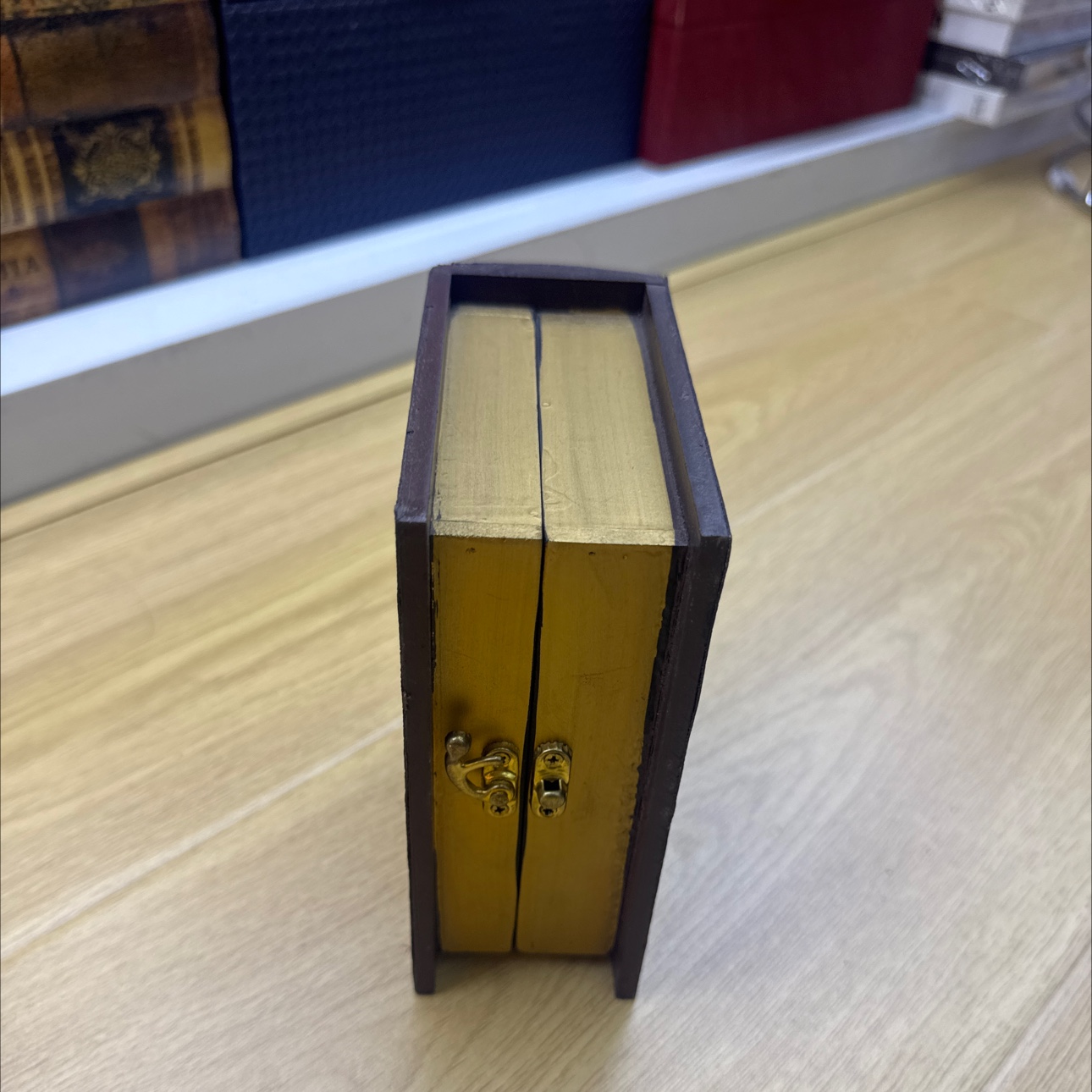 胡桃夹子木制品门牌欢迎牌木夹子家居装饰品小书钟闹钟工艺品钟表木制品产品图