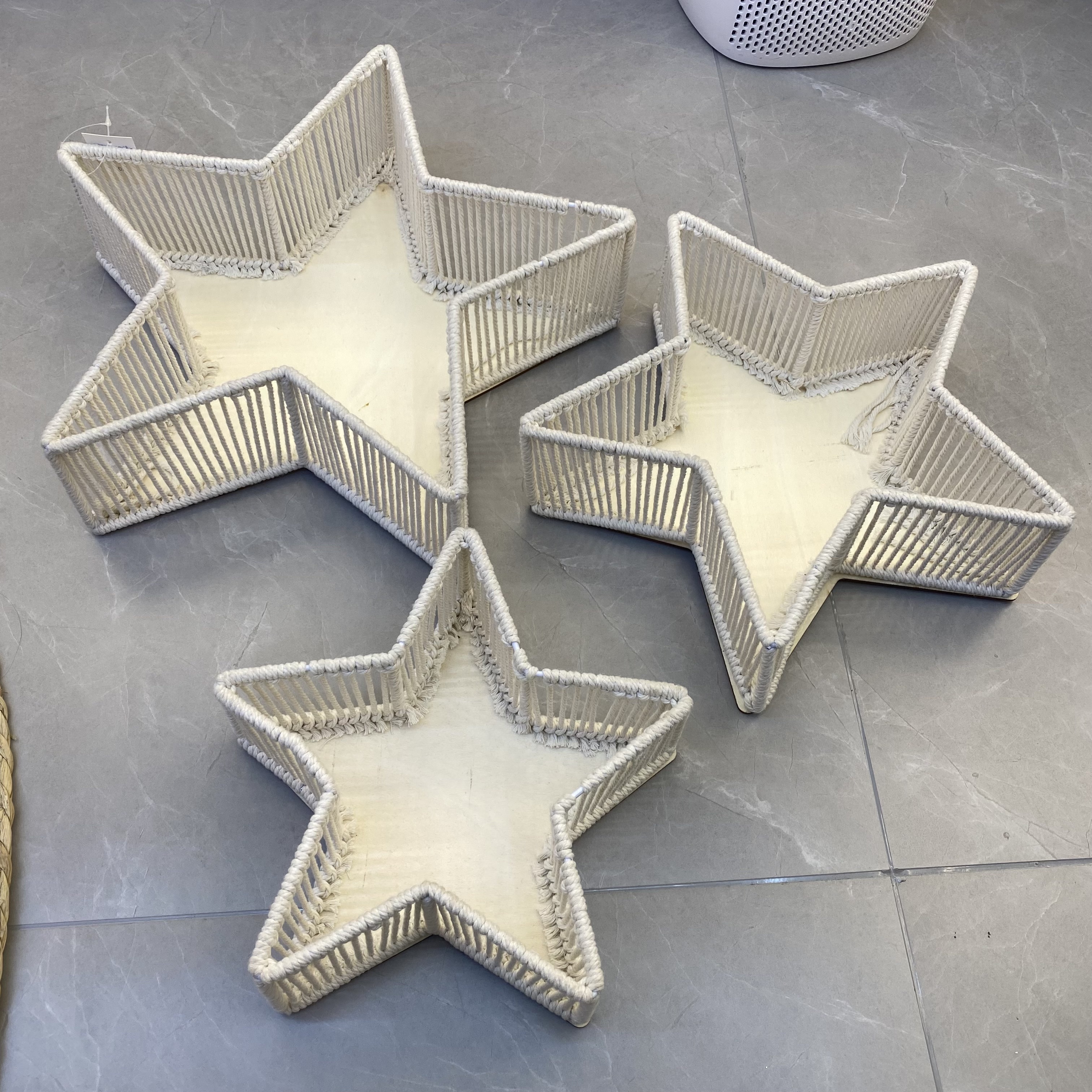 手工编织天然材质环保收纳筐 拍摄道具 郁金香扭扭棒生态瓶苔藓竹编工艺品罐头植物竹编花篮产品图