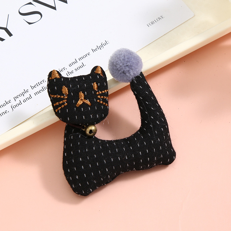 The bell cat retro forest-themed brooch, cute polka dot pom-pom tail hair accessory, clothing accessory, bag pendant Application Scenario