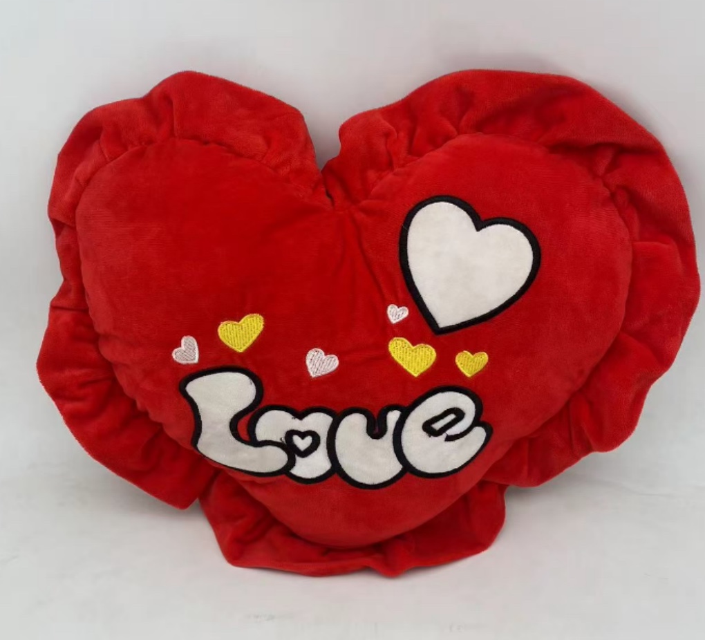 跨境绣花红色抱枕爱心毛绒玩具生日情人结婚节日礼物现代简约 白底实物图