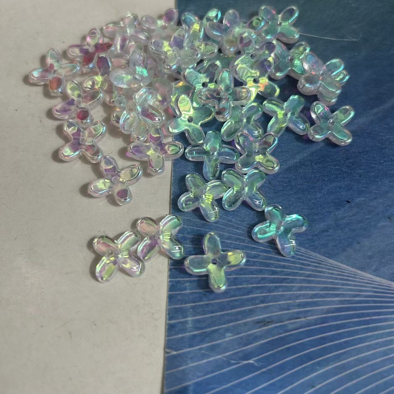 DIY small osmanthus glass five-petal flower jewelry accessories, ancient-style hairpins, bracelet materials, perforated beads, transparent colored beads, glass beads, crystal loose beads Item Picture