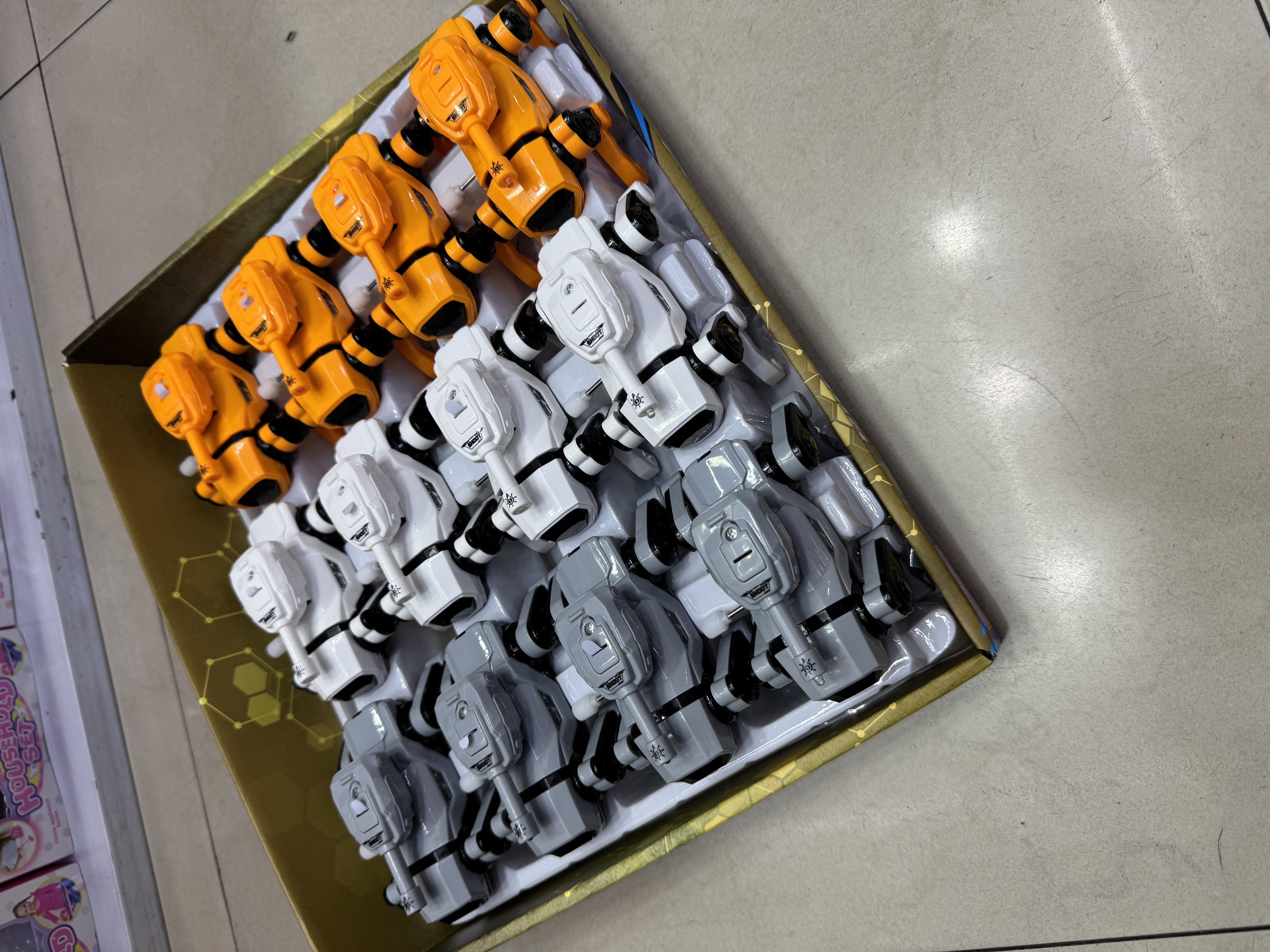 儿童玩具新款灯光上链机器狗白底实物图