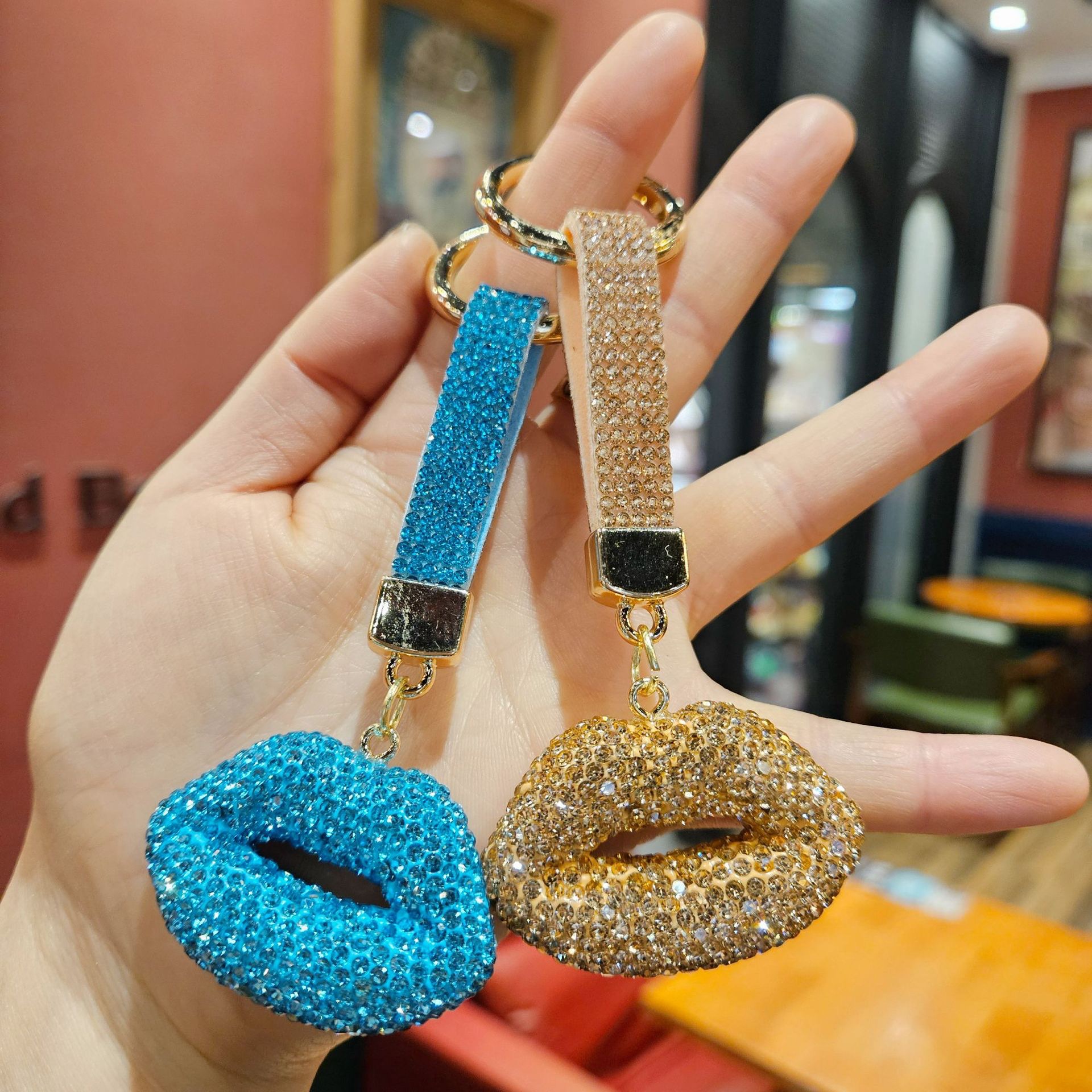 Lip water diamond keychain pendant, doll pendant, cute little gift, keychain, bag pendant, pendant Specification image