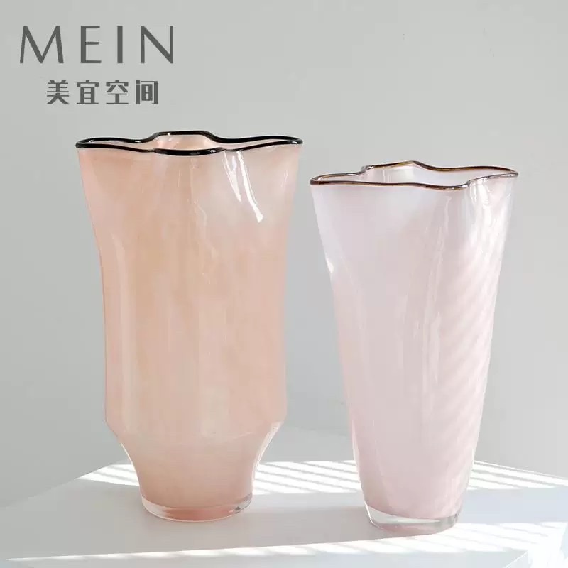 A gentle Nordic jade pink four-leaf clover pleated vintage handcrafted glazed glass vase for the living room entrance