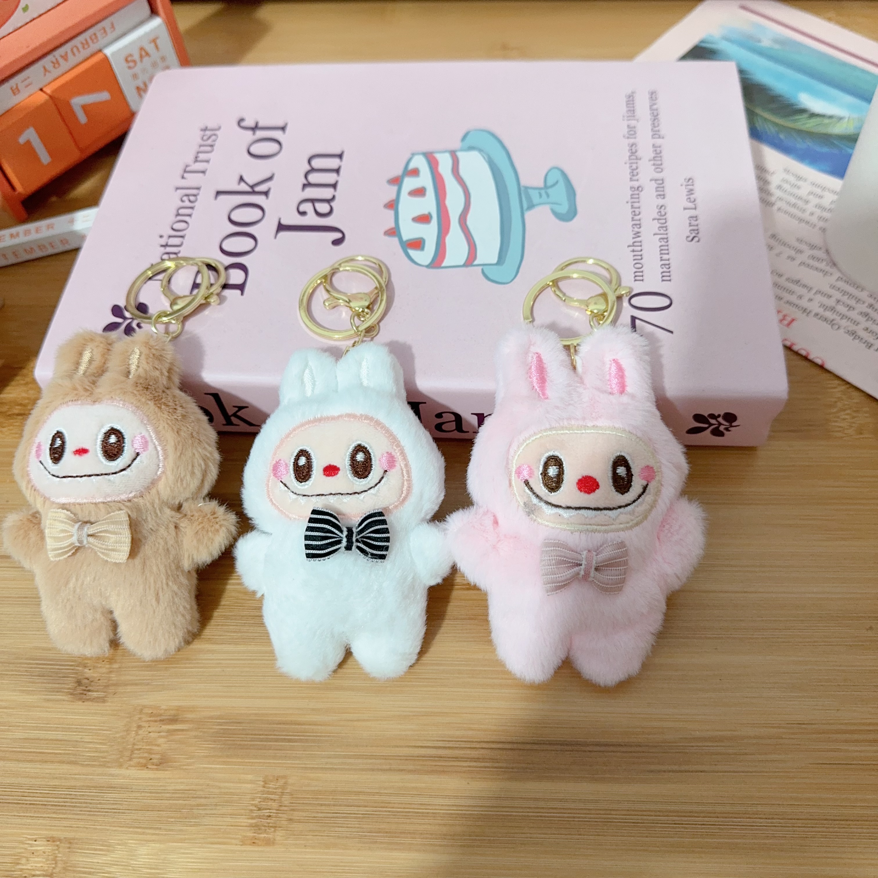 卡通发光钥匙扣挂件公仔挂饰夜光创意小物白底实物图