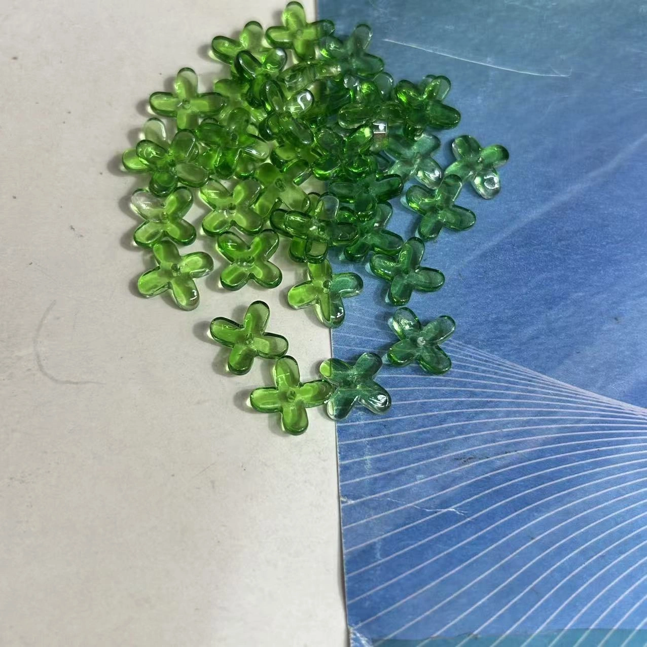 DIY small osmanthus glass five-petal flower jewelry accessories, ancient-style hairpins, bracelet materials, perforated beads, transparent colored beads, glass beads, crystal loose beads detail image 8