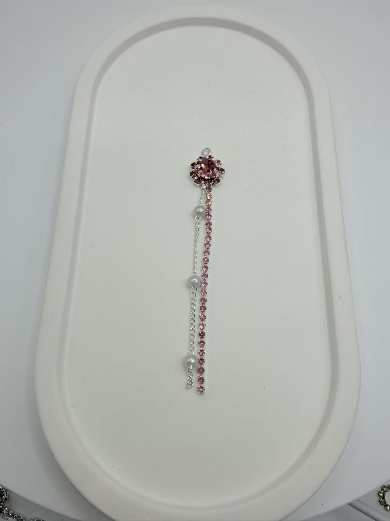 Clothing accessories, DIY mobile phone chains, headwear accessories, DIY wedding dresses and evening gowns details Picture