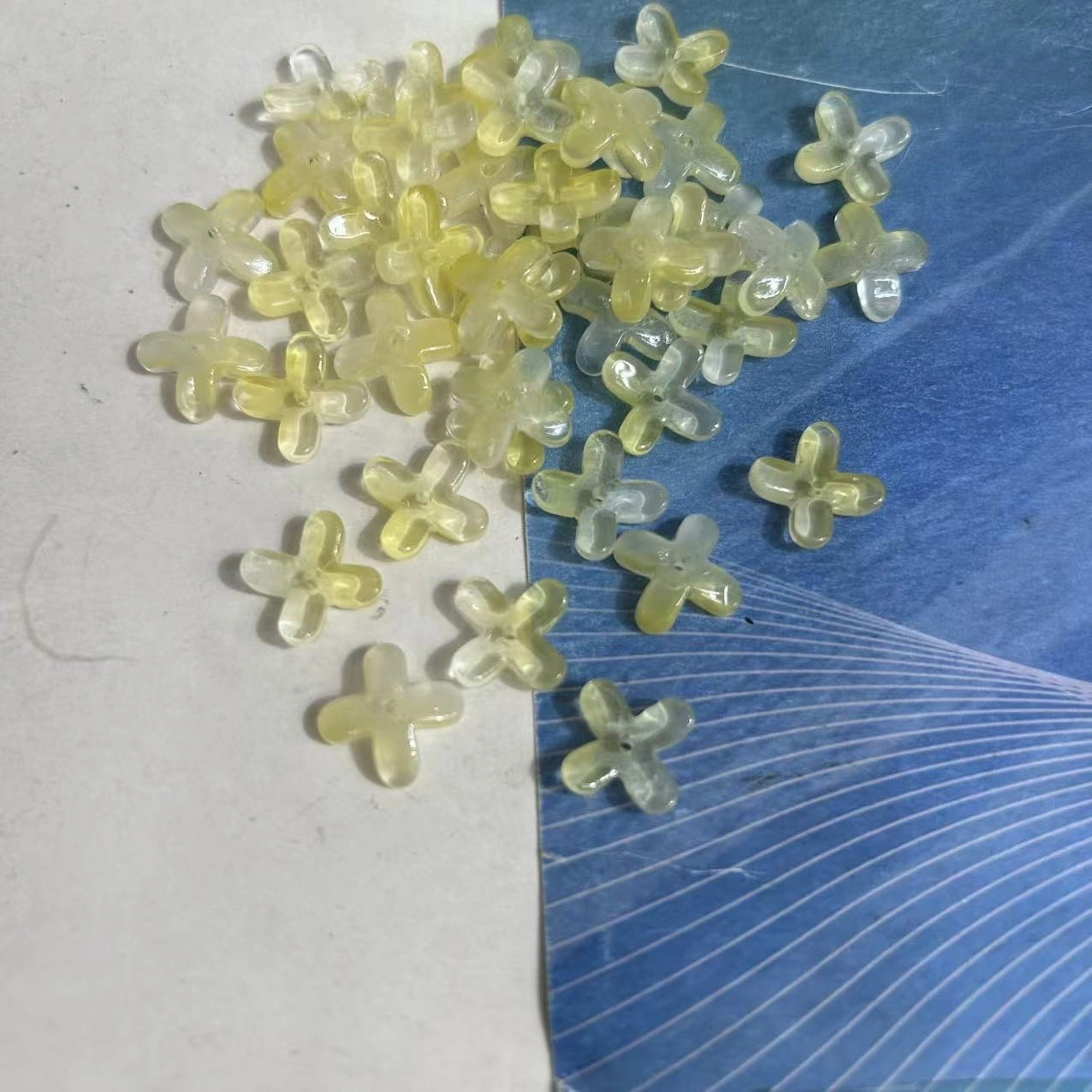DIY small osmanthus glass five-petal flower jewelry accessories, ancient-style hairpins, bracelet materials, perforated beads, transparent colored beads, glass beads, crystal loose beads detail image 5