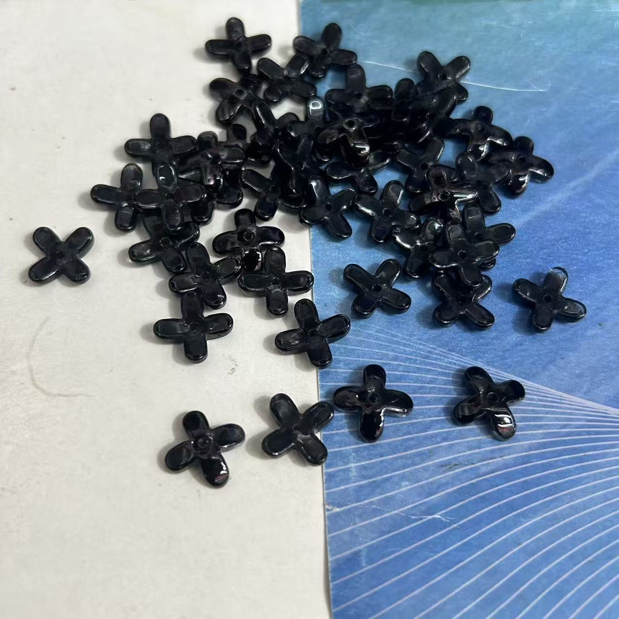 DIY small osmanthus glass five-petal flower jewelry accessories, ancient-style hairpins, bracelet materials, perforated beads, transparent colored beads, glass beads, crystal loose beads details Picture
