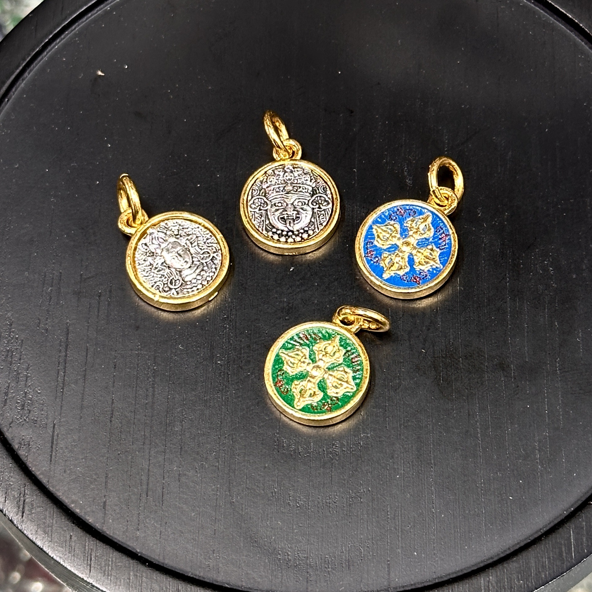 Tibetan-style color-printed accessories, retro two-color yellow wealth god tags, handcrafted cultural play bracelets, pendants, hanging ornaments, DIY alloy accessories