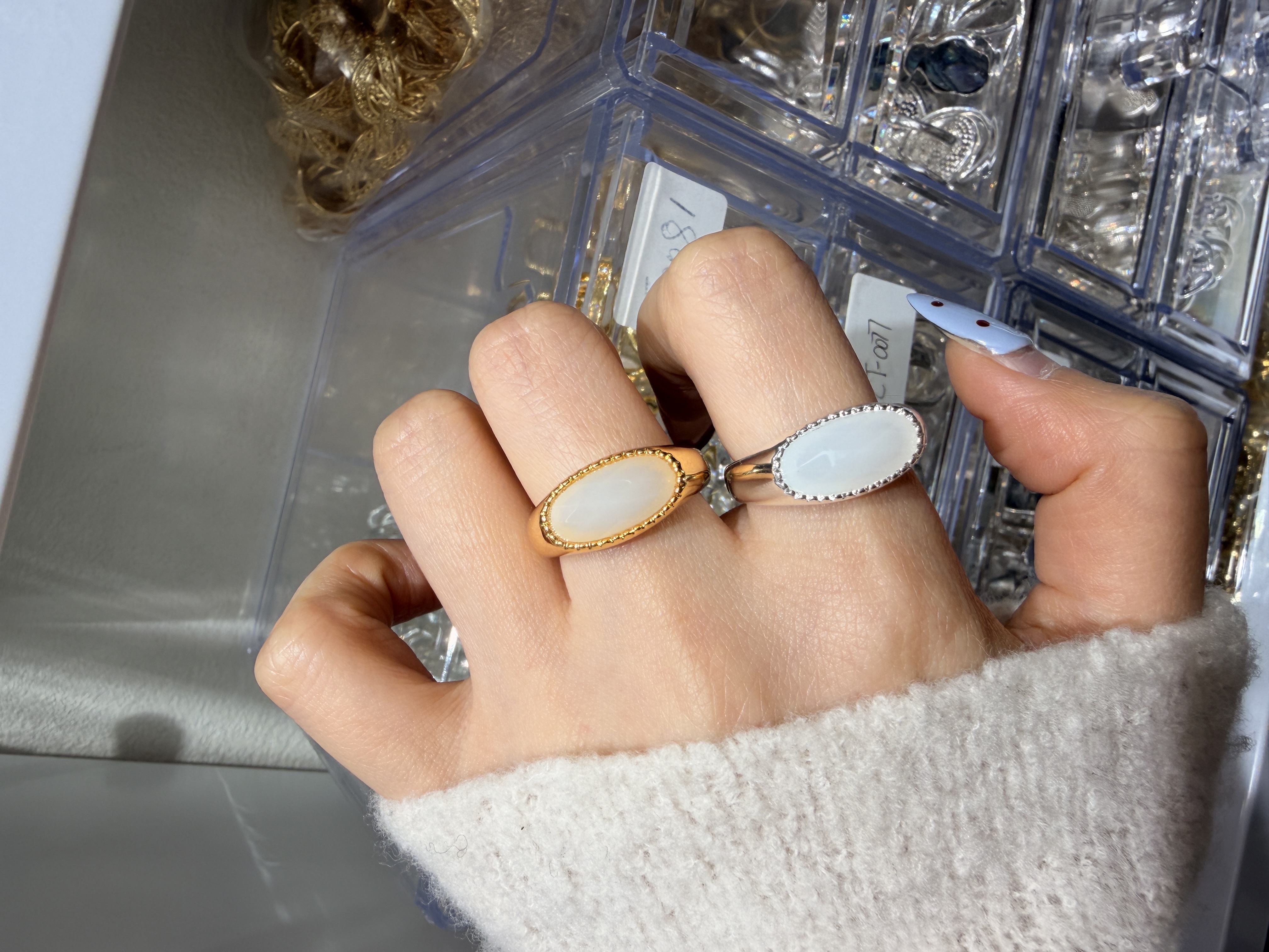 铜微镶银戒指跨境款轻奢设计简约时尚细节图