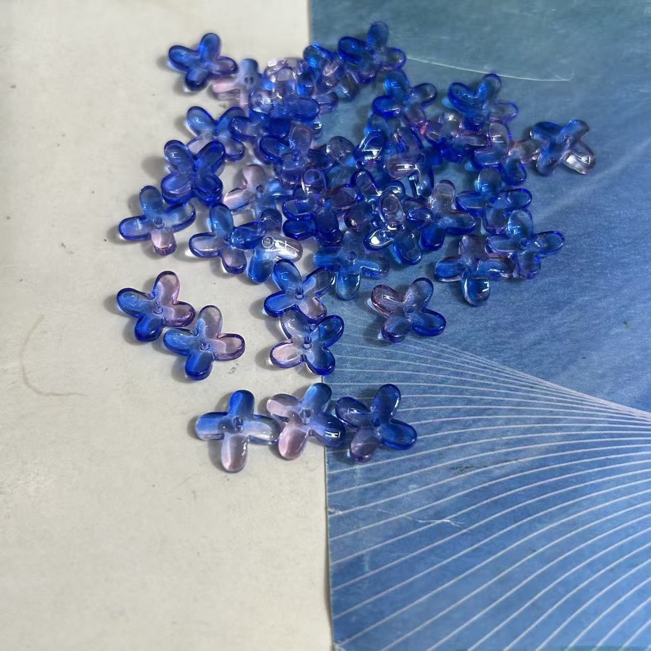 DIY small osmanthus glass five-petal flower jewelry accessories, ancient-style hairpins, bracelet materials, perforated beads, transparent colored beads, glass beads, crystal loose beads Application Scenario