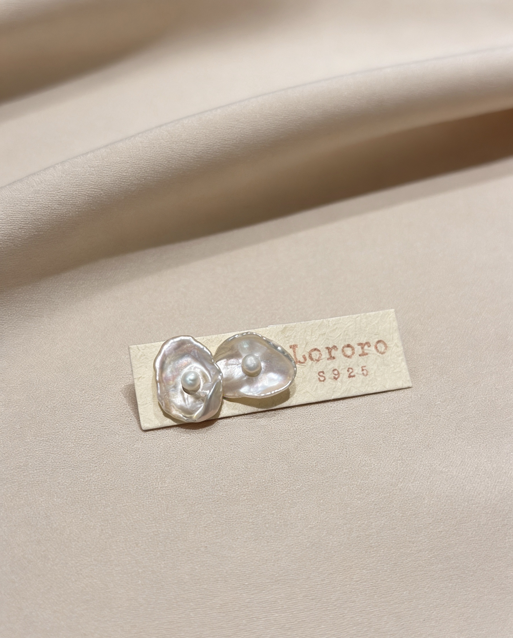 S925银天然淡水珠花瓣巴洛克耳饰