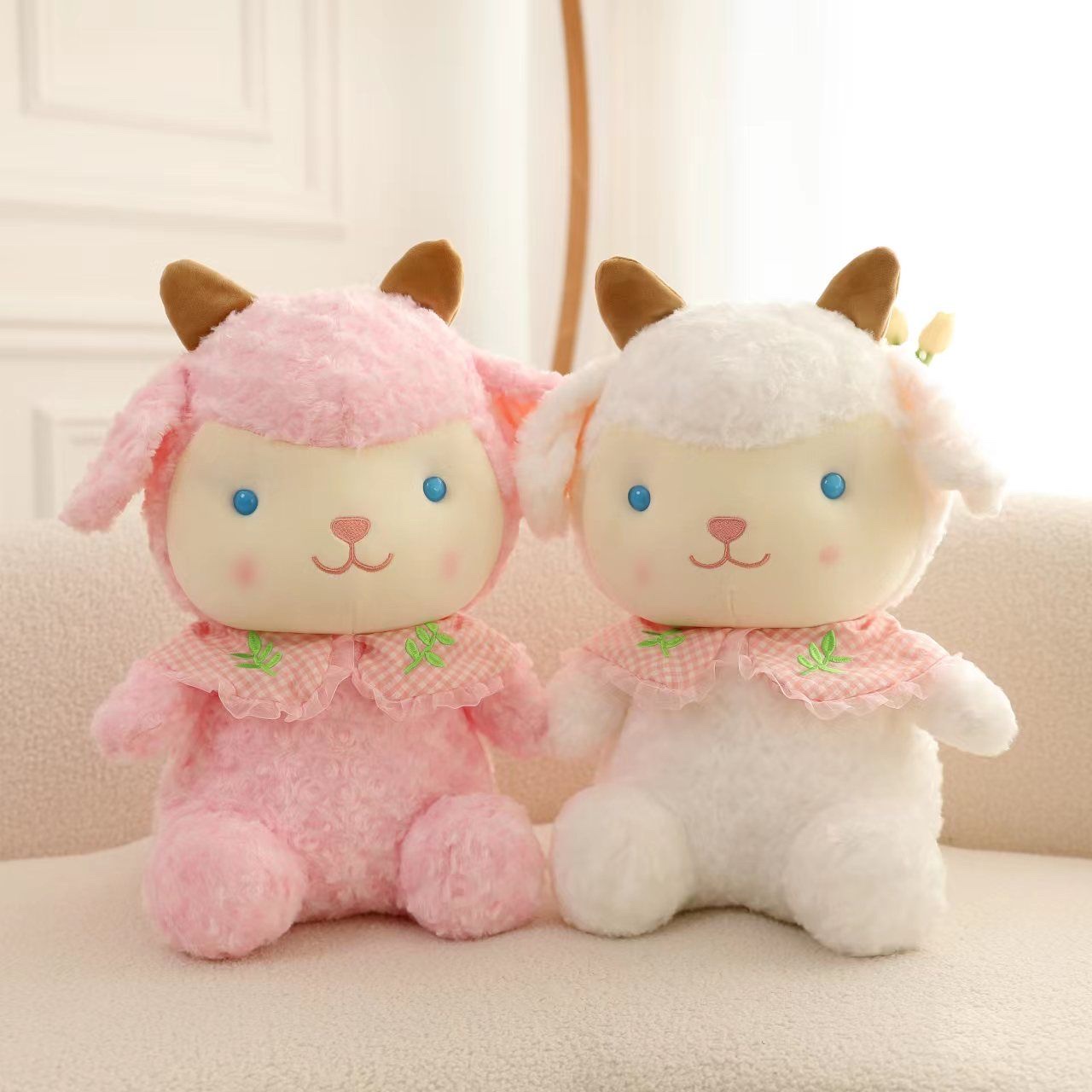 潮流玩偶定制毛绒玩具批发潮流玩具可爱柔软 外贸出口围巾小羊 批发毛绒玩具详情图1