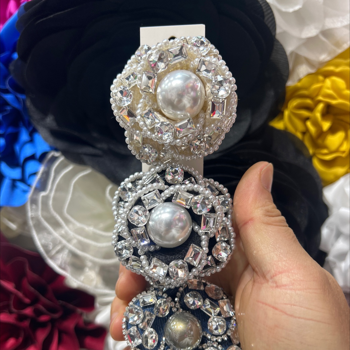 轻奢满钻香风山茶花胸针高级感高档黑白胸花大衣衬衫领口别针别针