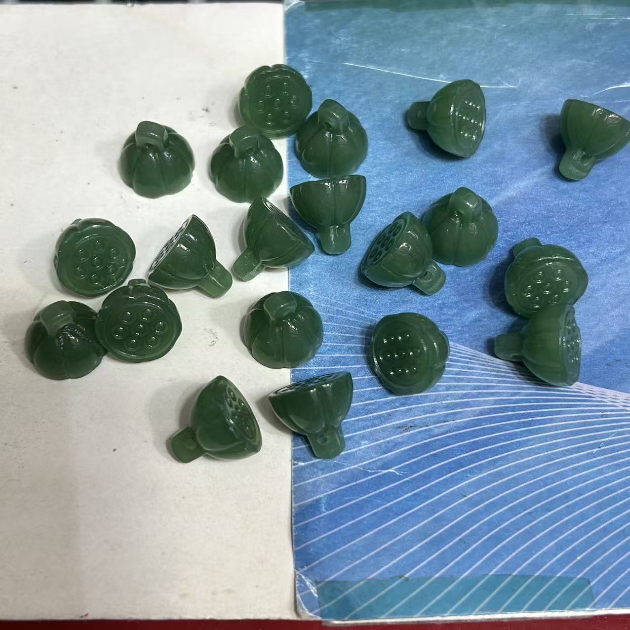 Houxiu Imitation jade and glass large lotus pod DIY bracelet accessory wholesale Hanfu and cheongsam semi-finished products Button beads and glass beads Specification image