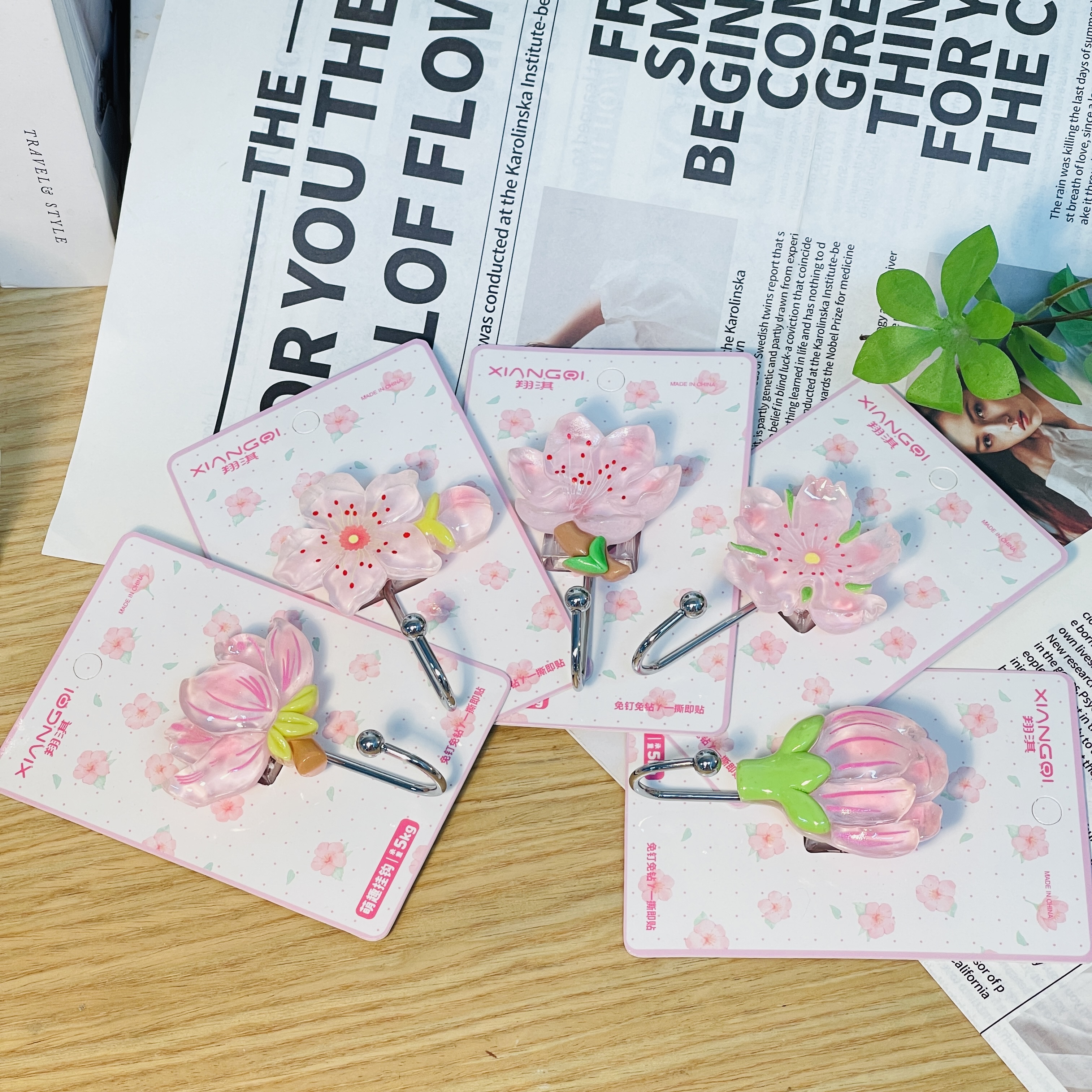 New traceless hooks for home use, stainless steel hooks without drilling, flower style, fresh and clean, wholesale from the manufacturer