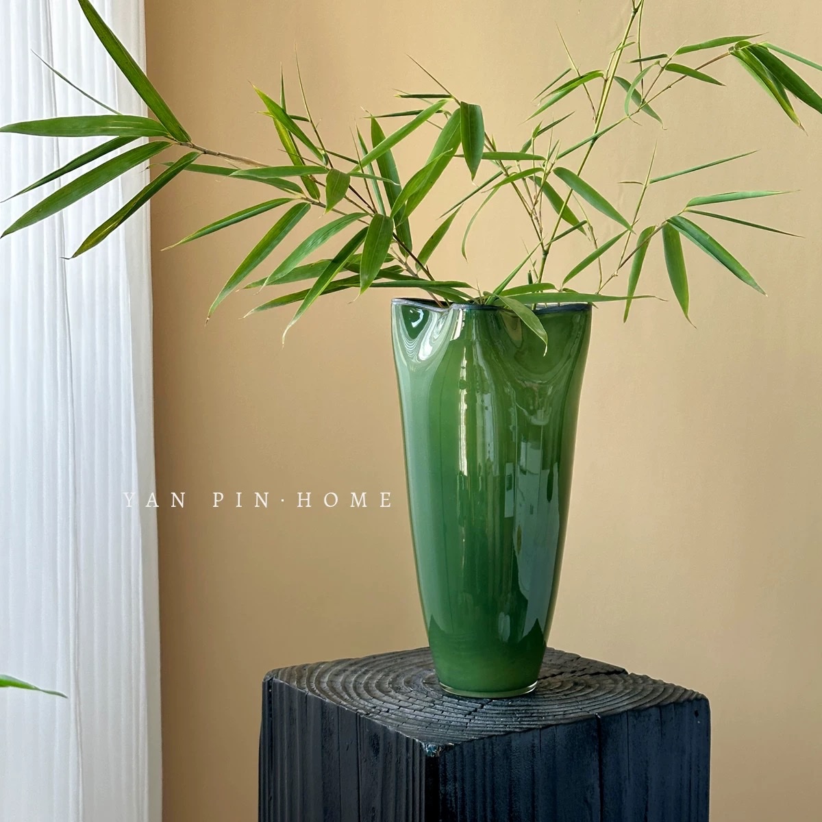Yanpin Vintage green four-leaf clover glazed Vase, New Chinese-style living room chest of drawers, water-growing flower vase, table decoration glazed vase, vase