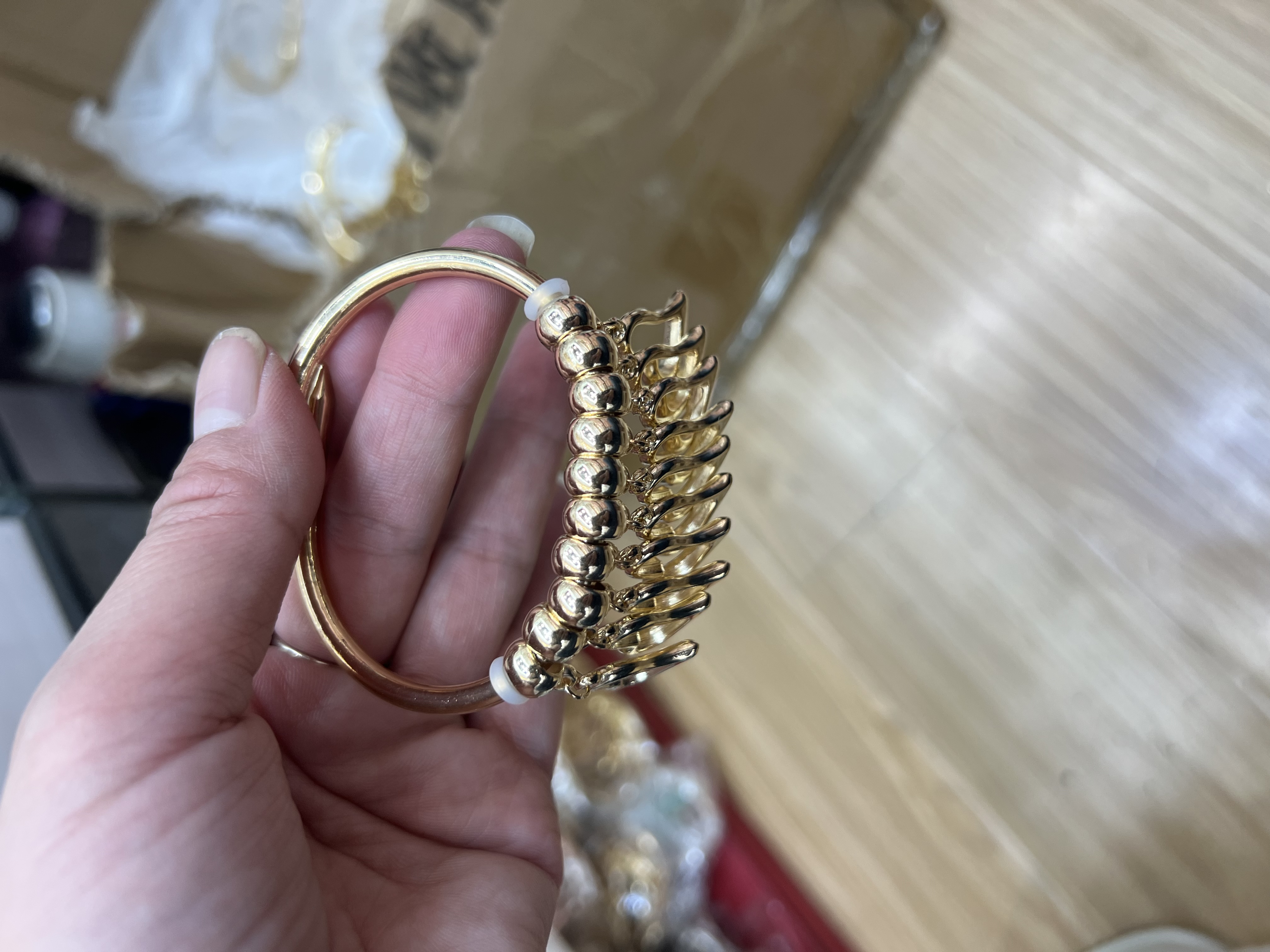Alloy fashionable, trendy, casual, individual, simple and versatile bracelet design. Simple and elegant, with a refined and intellectual temperament Application Scenario