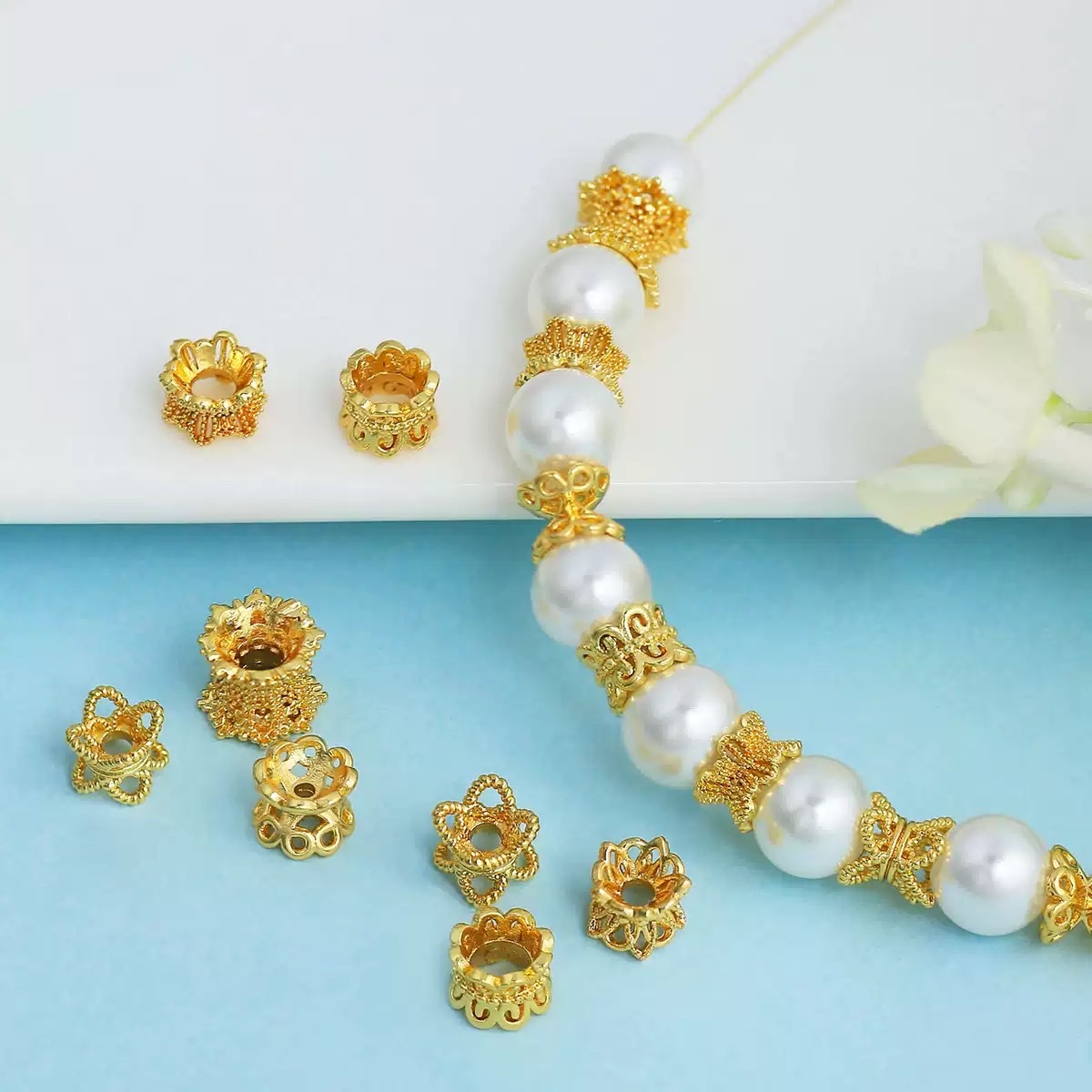 Wholesale 18K gold-plated double-layer hollowed-out flower stands, spacers and beads, diy bracelets, necklaces, bead materials