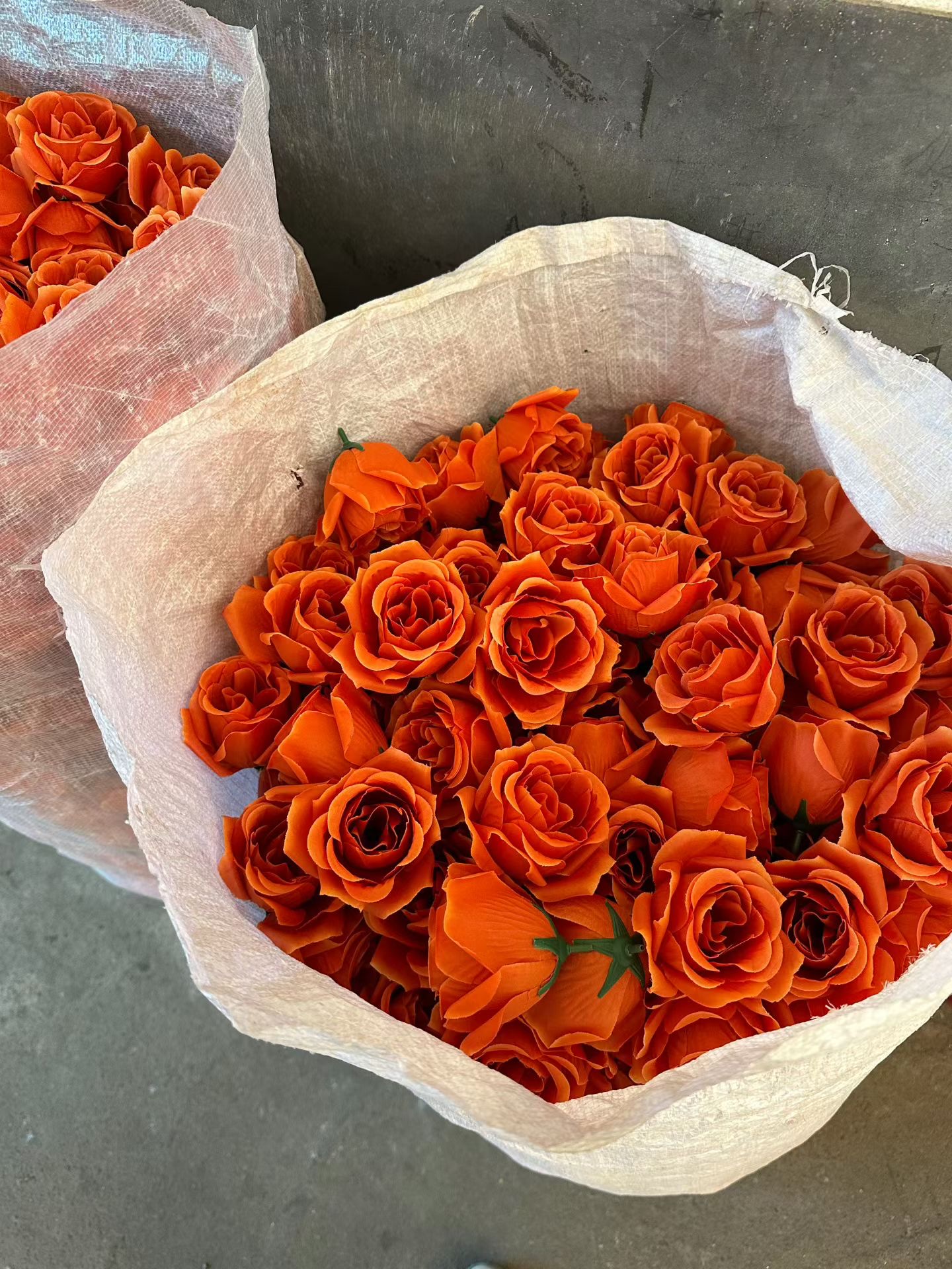 9头玫瑰国外墓碑仿真花小假花清明花精致摆件防腐防褪色产品图