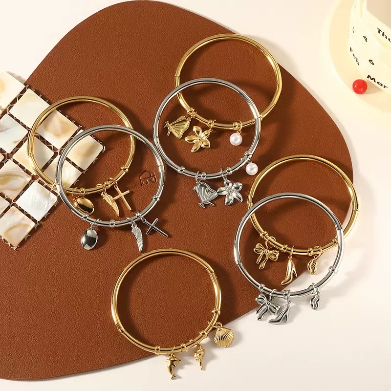 Alloy fashionable, trendy, casual and individual jewelry design: simple and elegant, with a refined and intellectual temperament. Bracelet accessories: Gold bracelet detail image 2