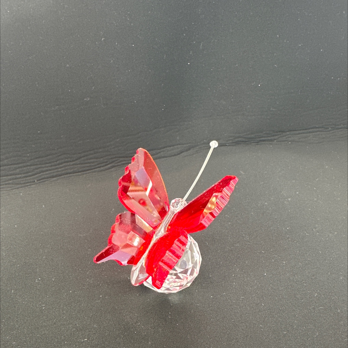 国际商贸城一期D区三楼2街7864店面  以斯帖水晶厂 大红色蝴蝶🦋工艺品摆件 颜色鲜艳 款式漂亮详情图3