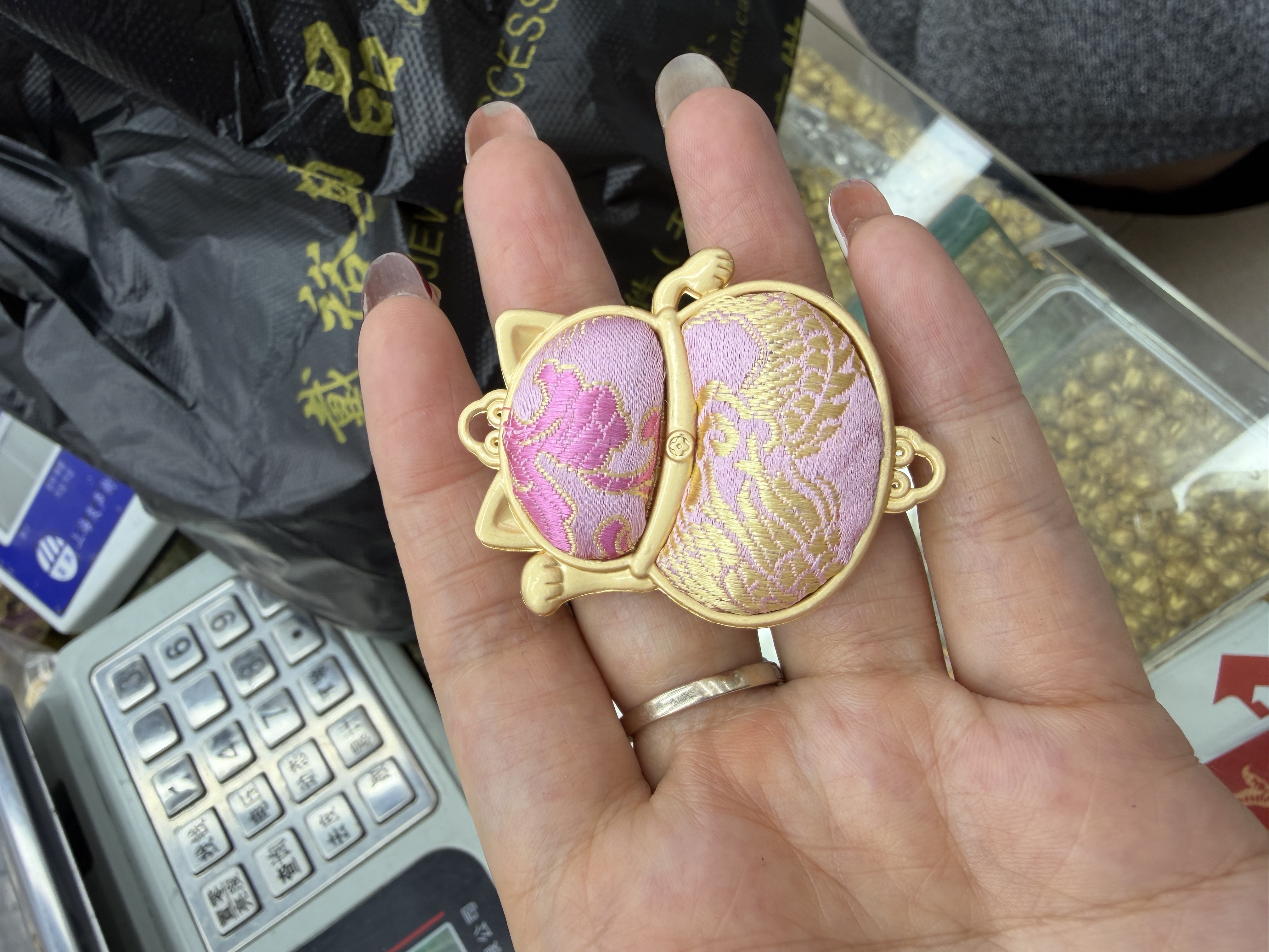 宋锦招财猫细节图
