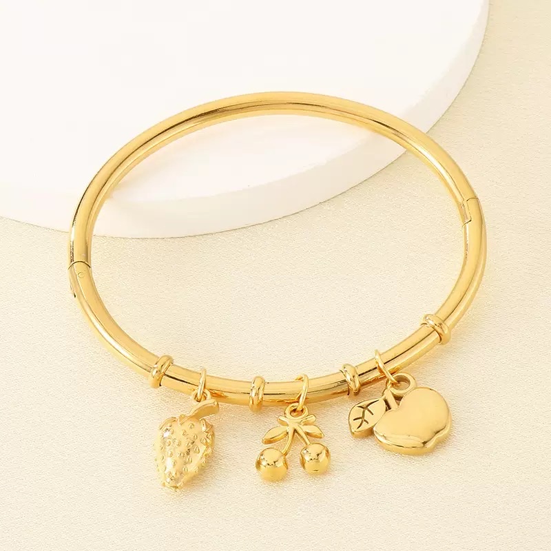 Alloy fashionable, trendy, casual and individual jewelry design: simple and elegant, with a refined and intellectual temperament. Bracelet accessories: Gold bracelet detail image 3