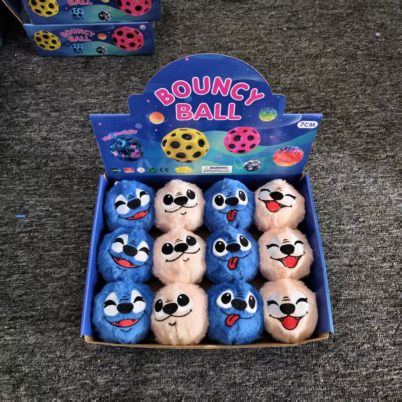 儿童动物毛绒高弹月球运动球益智玩具白底实物图