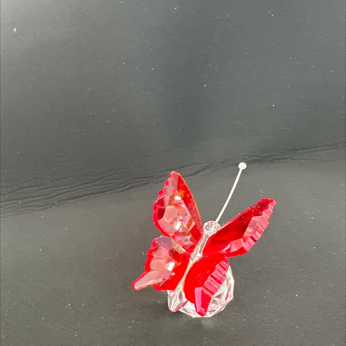 国际商贸城一期D区三楼2街7864店面  以斯帖水晶厂 大红色蝴蝶🦋工艺品摆件 颜色鲜艳 款式漂亮详情图2