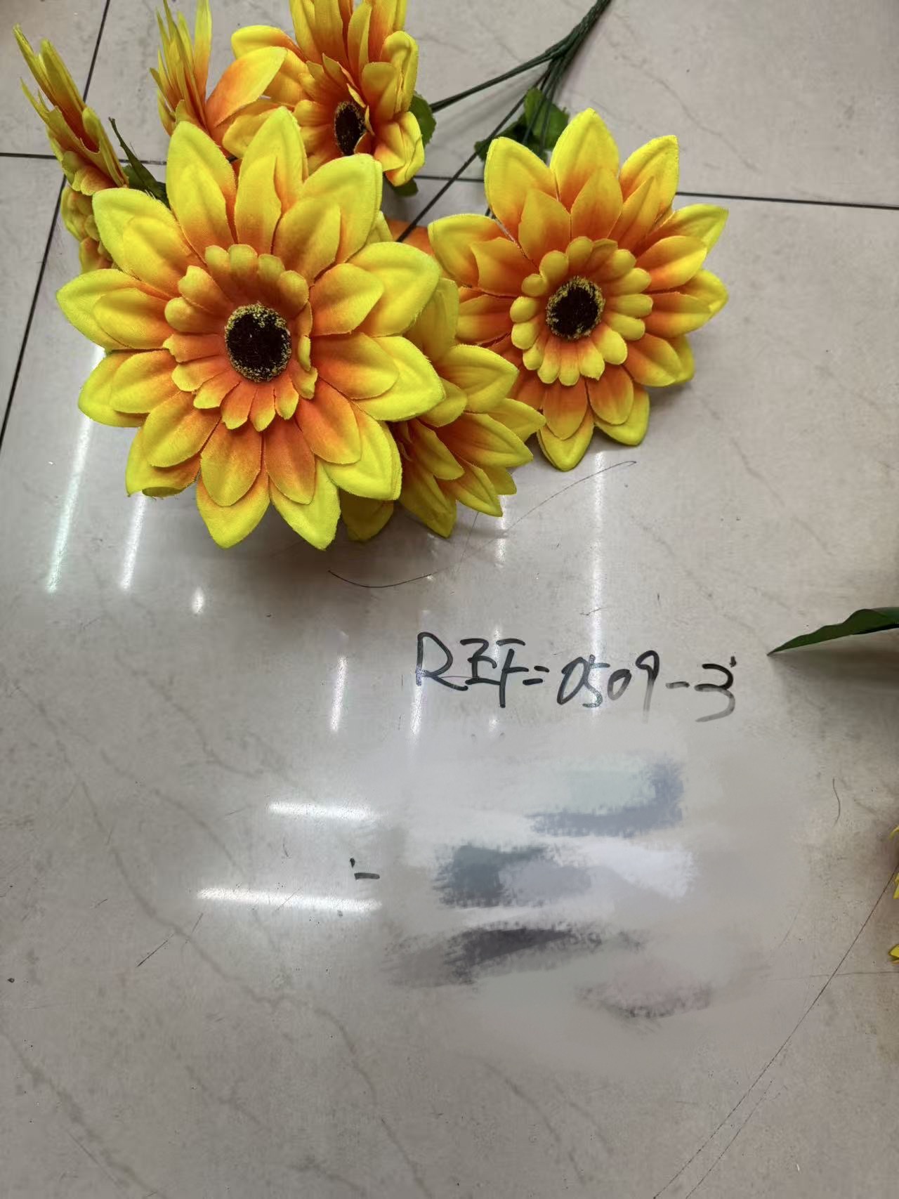 7头喷菊花太阳花向日葵国外墓碑仿真花清明花假花小摆件送墓地装饰花束