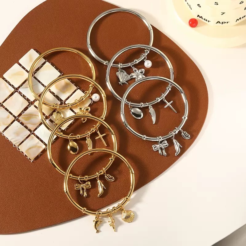 Alloy fashionable, trendy, casual and individual jewelry design: simple and elegant, with a refined and intellectual temperament. Bracelet accessories: Gold bracelet