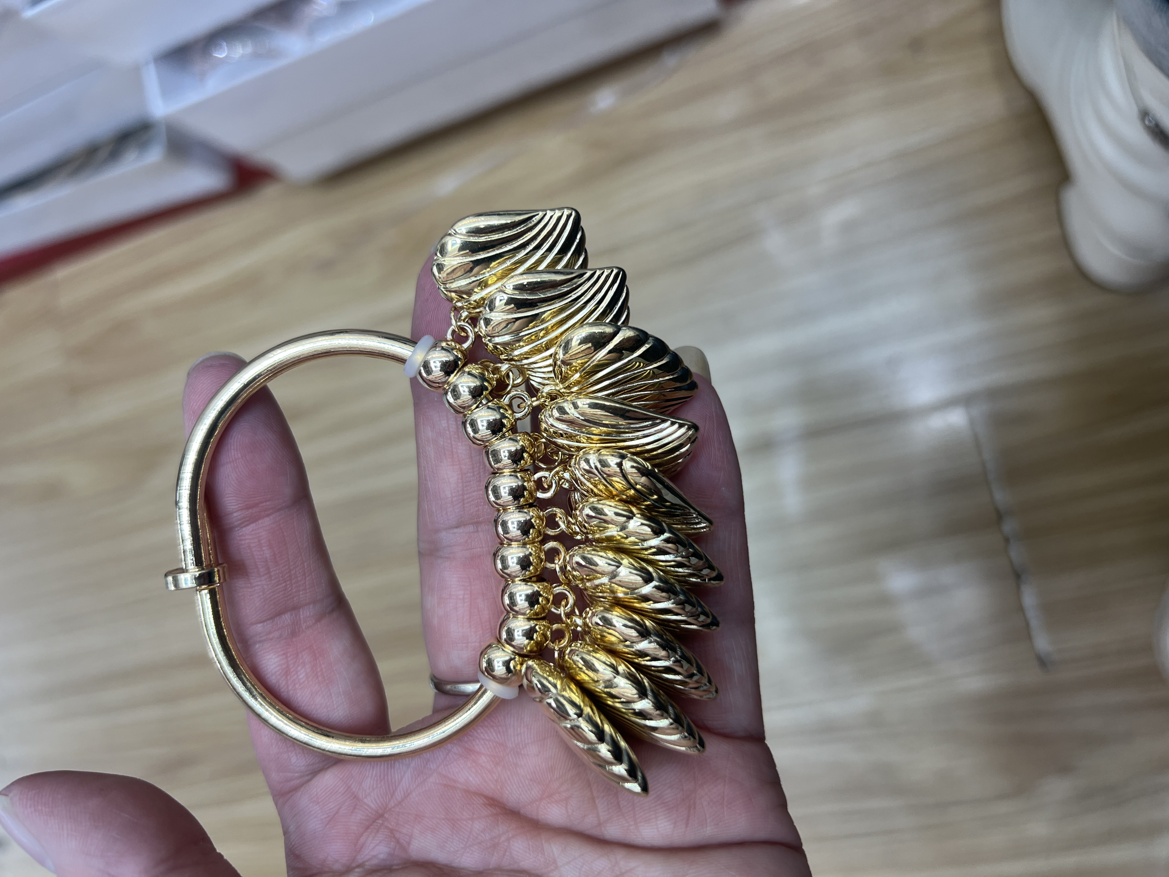 Alloy fashionable, trendy, casual, individual, simple and versatile bracelet design. Simple and elegant, with a refined and intellectual temperament Item Picture