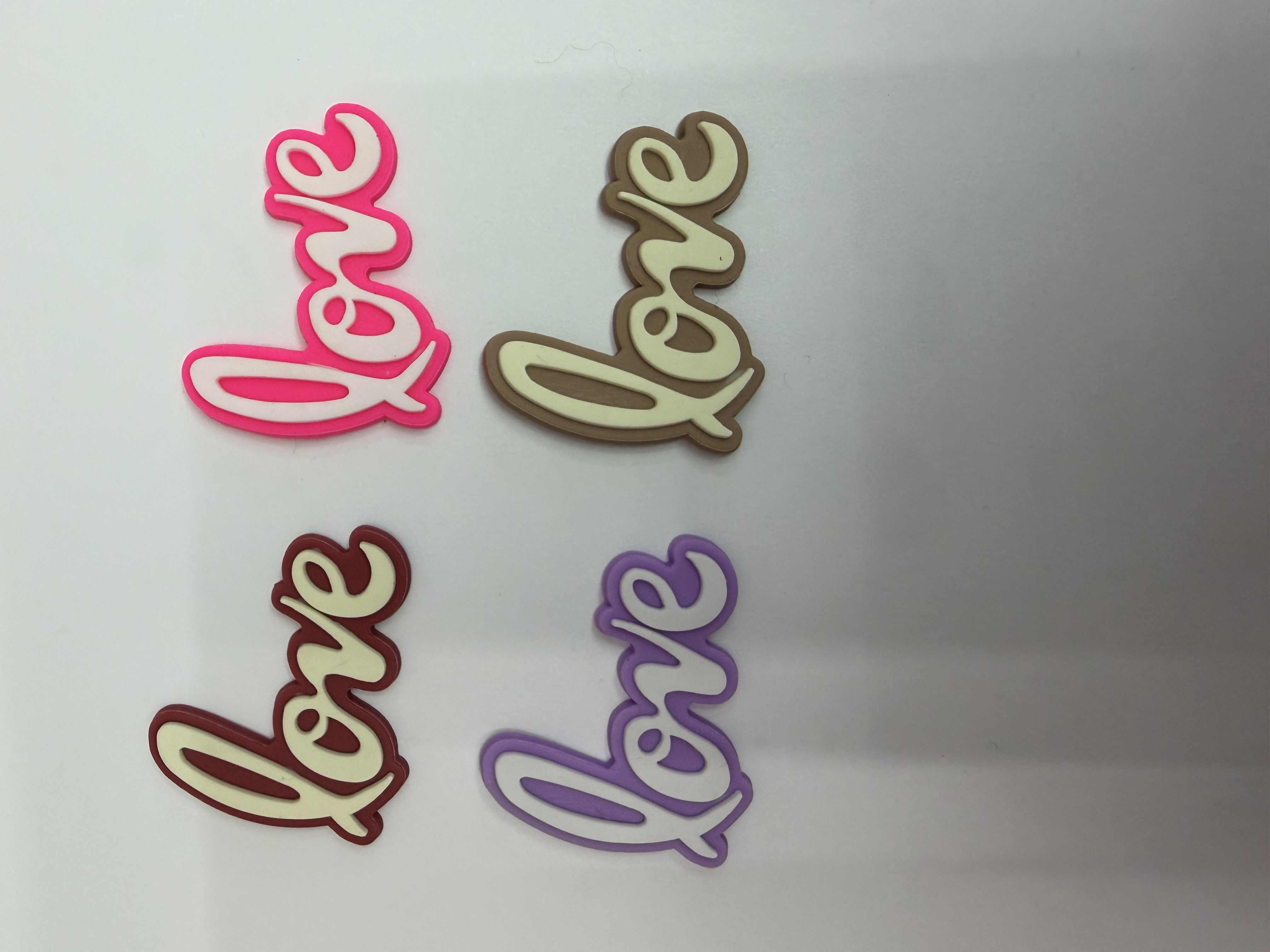 卡通love字母PVC软件贴片，手机壳，洞洞鞋鞋花配饰等等