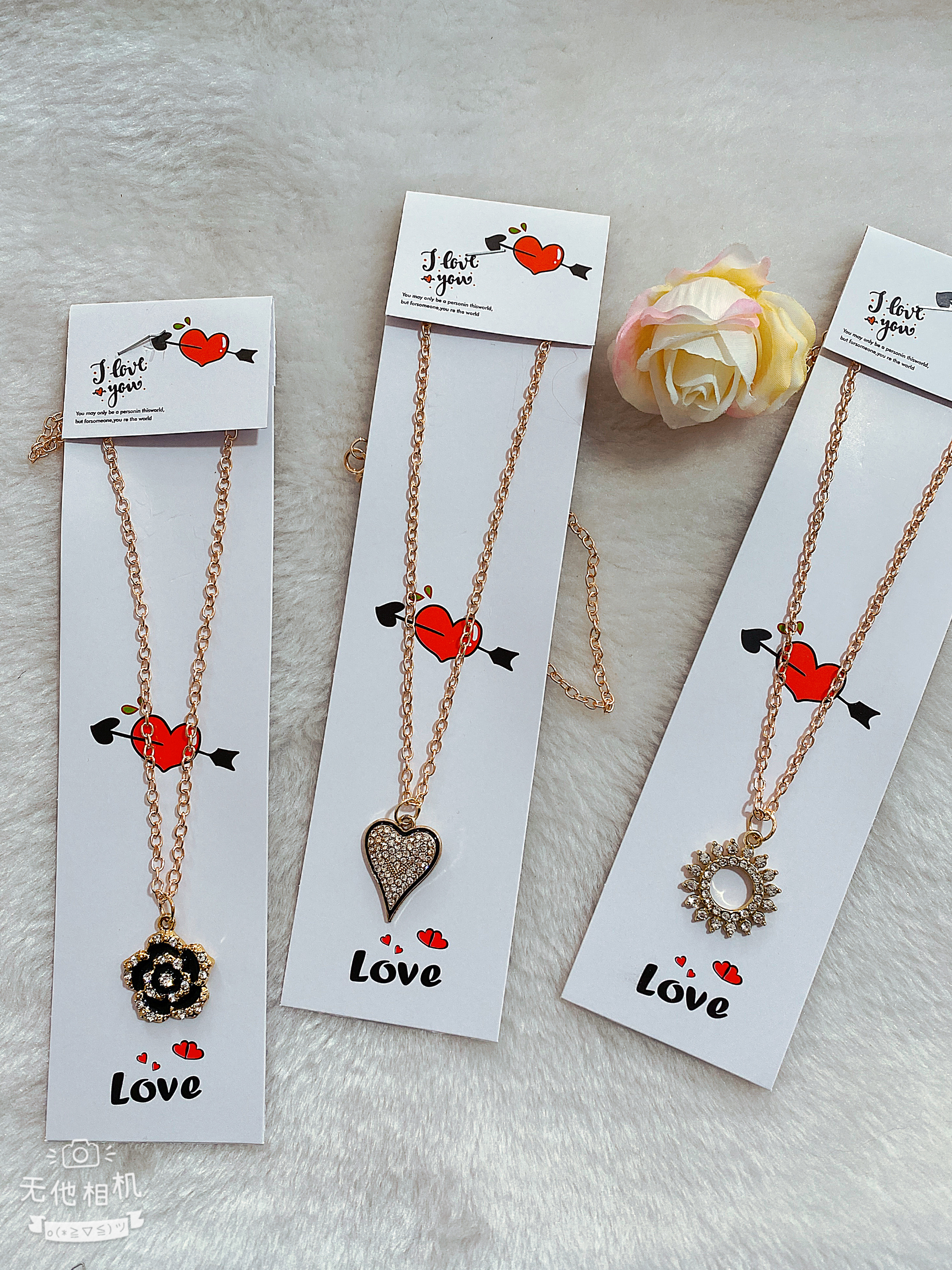 新上的单条项链，款式新颖，质量好，颜色多，又是带钻的，有很多客人返单的好产品！量大从优！环保产品！