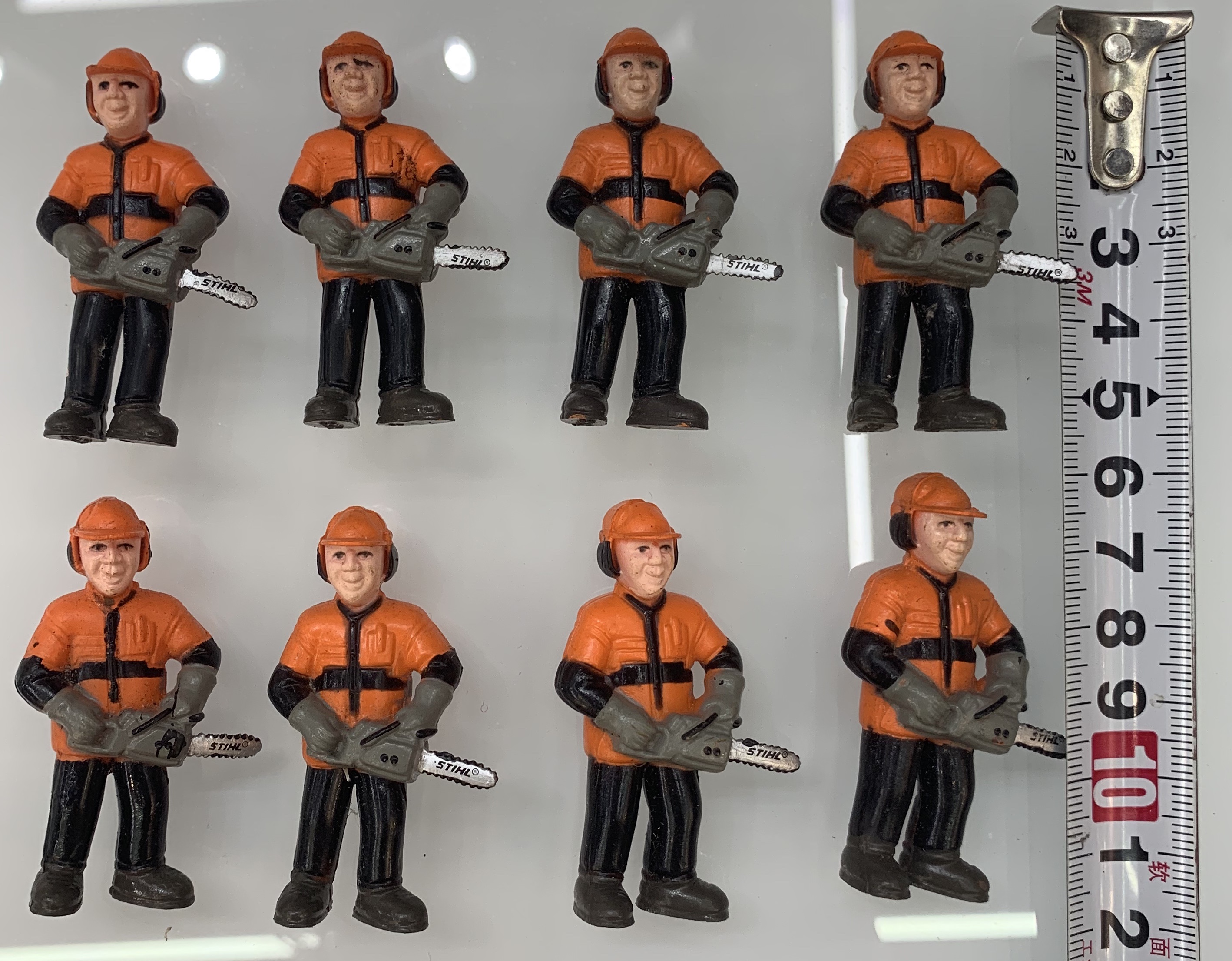 微景观仿真静态小号人偶模型 手持电锯的伐木工人摆件钥匙环公仔散货迷你头盔安全帽钥匙挂链 流行挂件创意实用小礼品