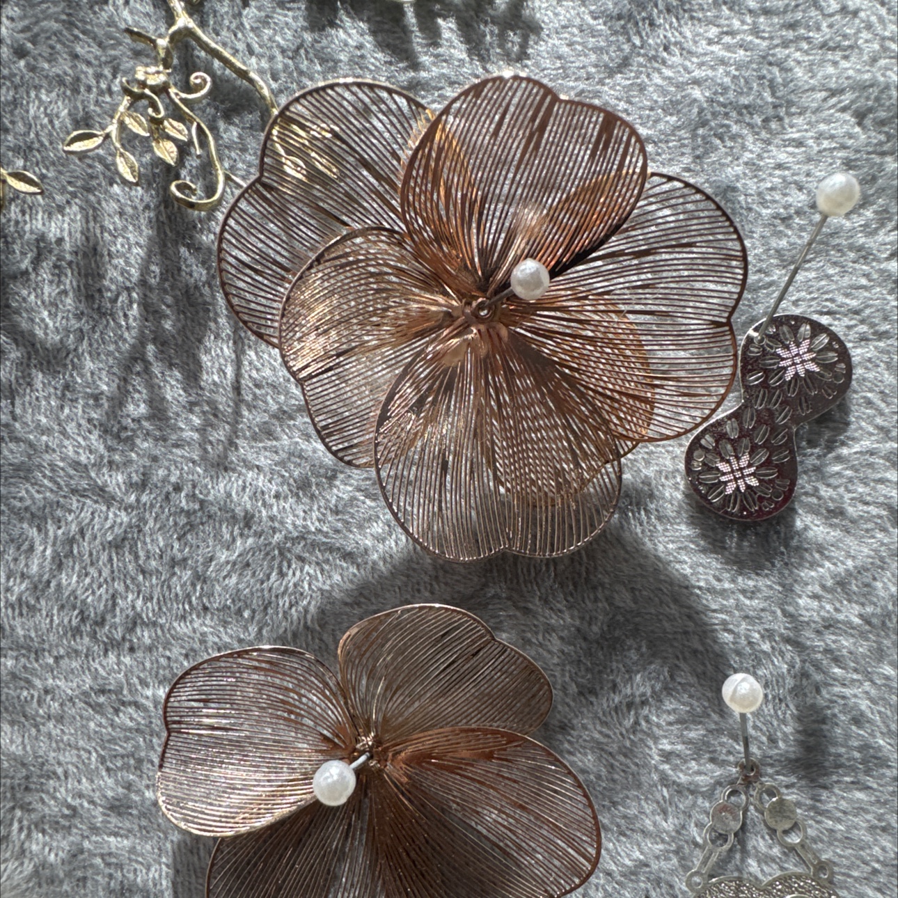Copper and iron handicrafts and ornaments, Nordic-style soft furnishings details Picture
