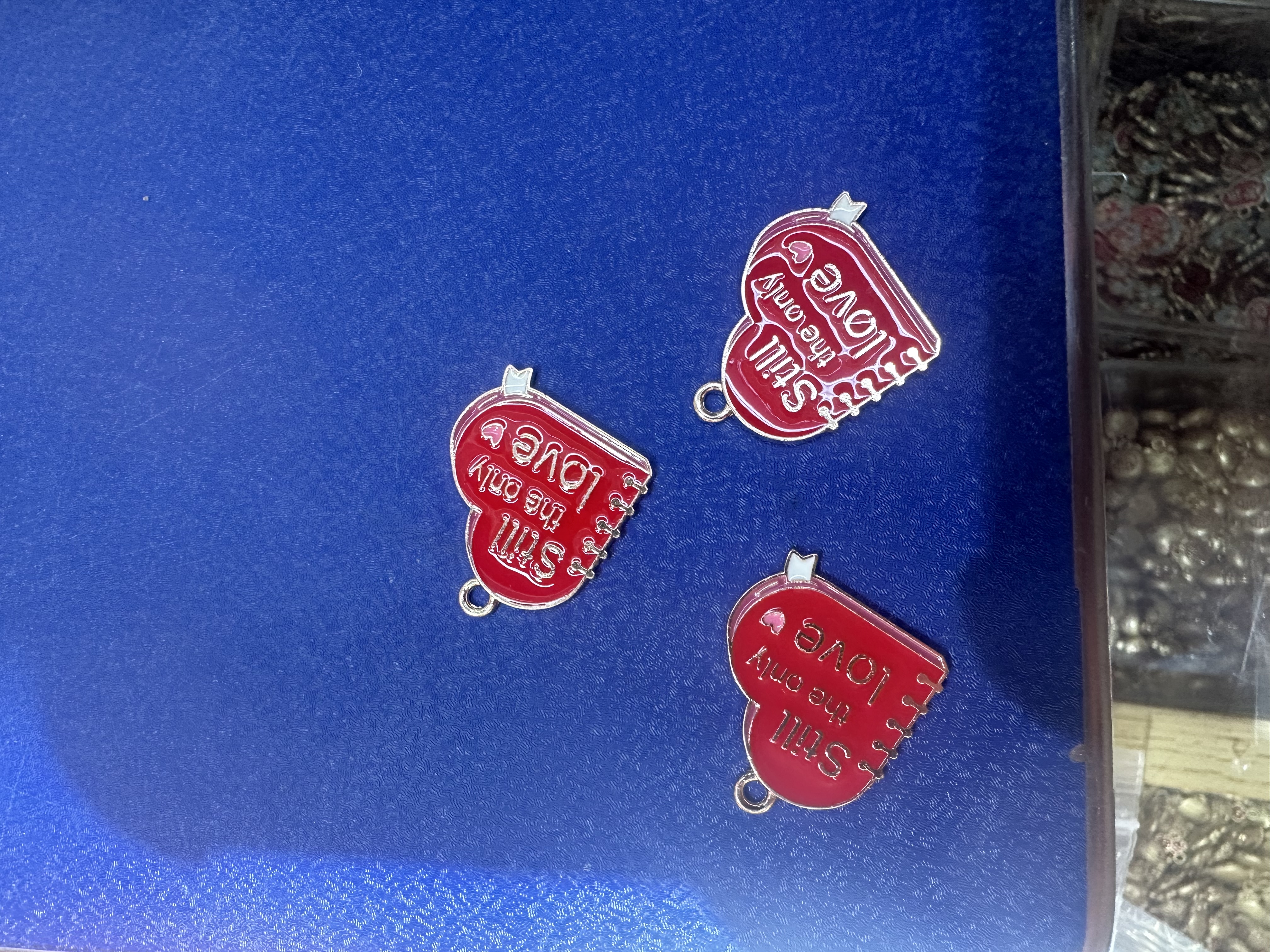 桃心爱心盒合金配件。钥匙扣配件。手机链 手链配件。 DIY饰品配件 手机链水貂毛球钥匙挂件挂件